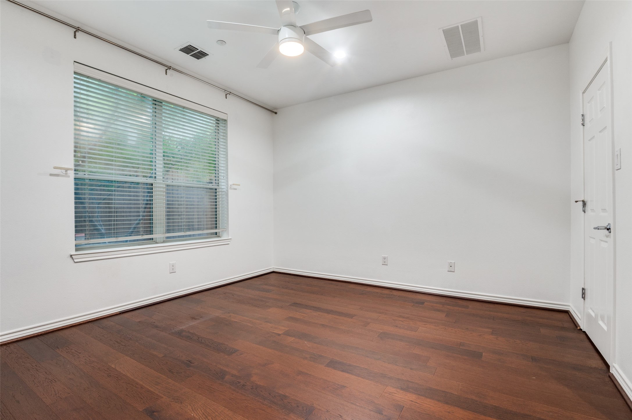 4411 Mckinney Avenue 38