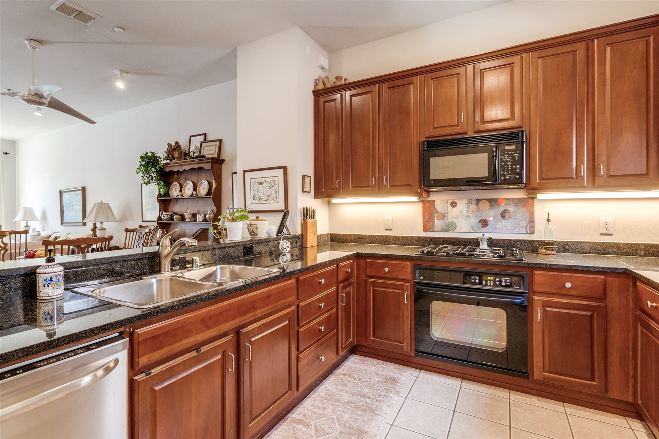 4411 MCKINNEY Avenue 6