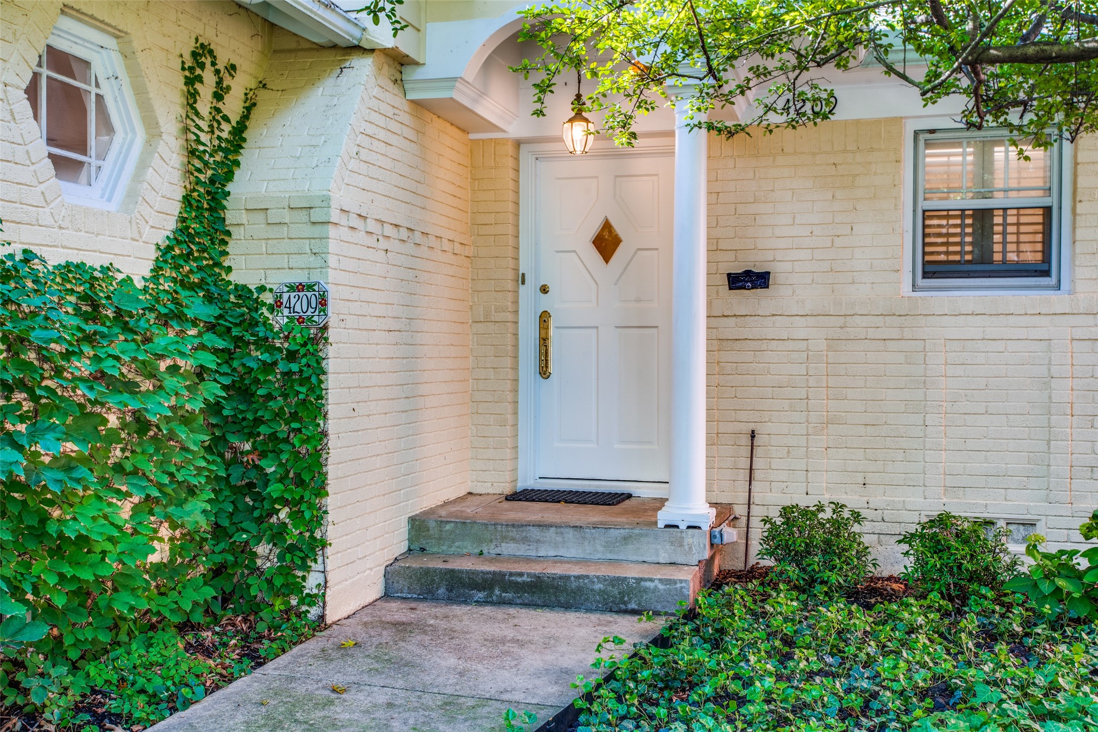 4209 Greenbrier Drive