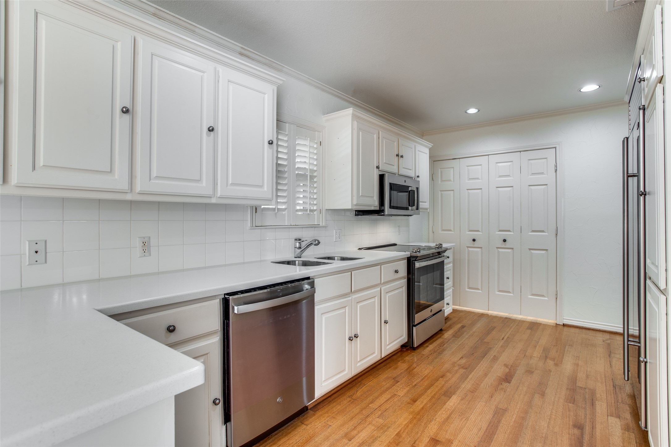 4209 Greenbrier Drive