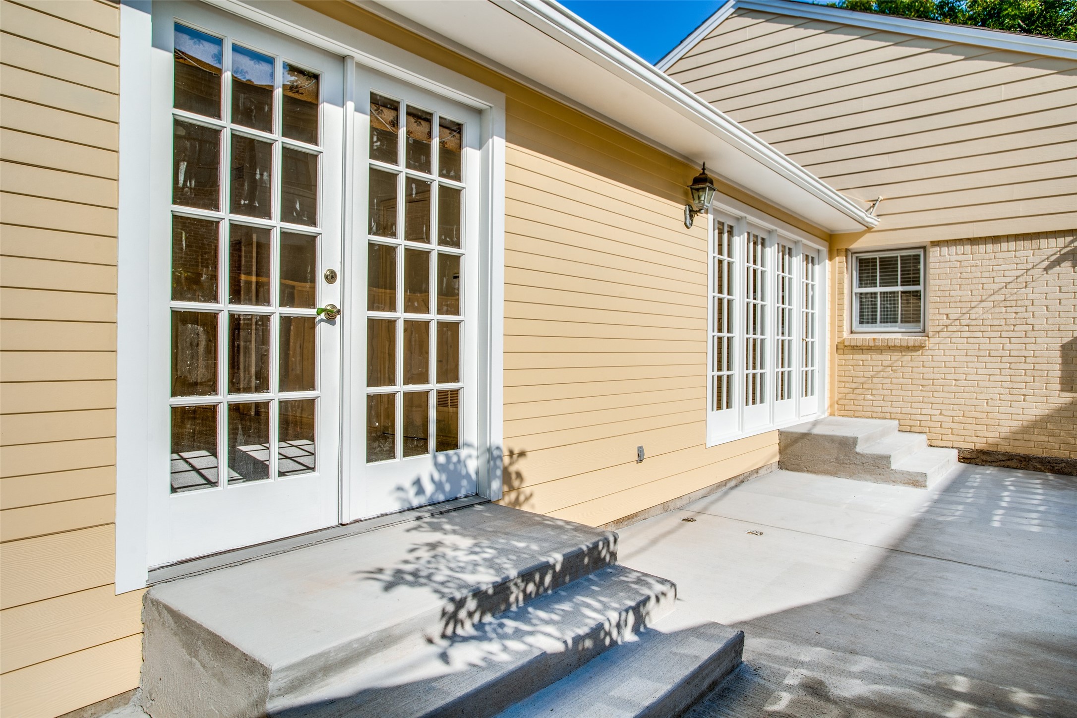 4209 Greenbrier Drive