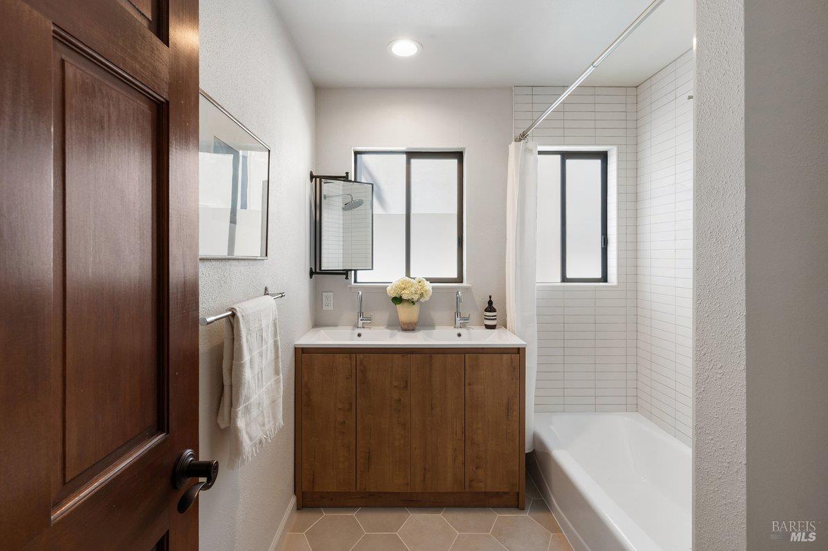 412 Johnson Street # 4