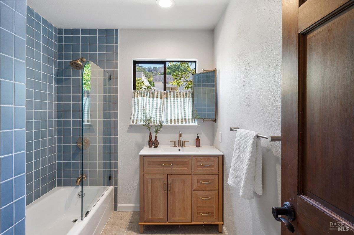 412 Johnson Street # 4