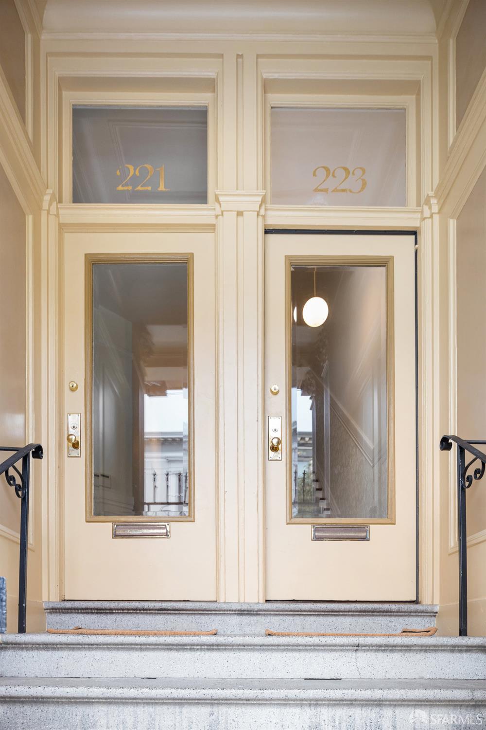 221 Scott Street
