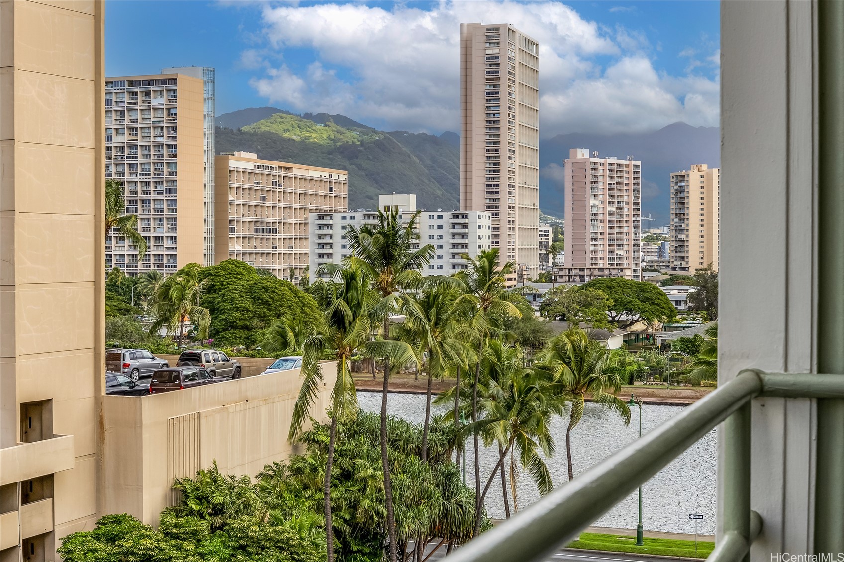 445 Kaiolu Street 704