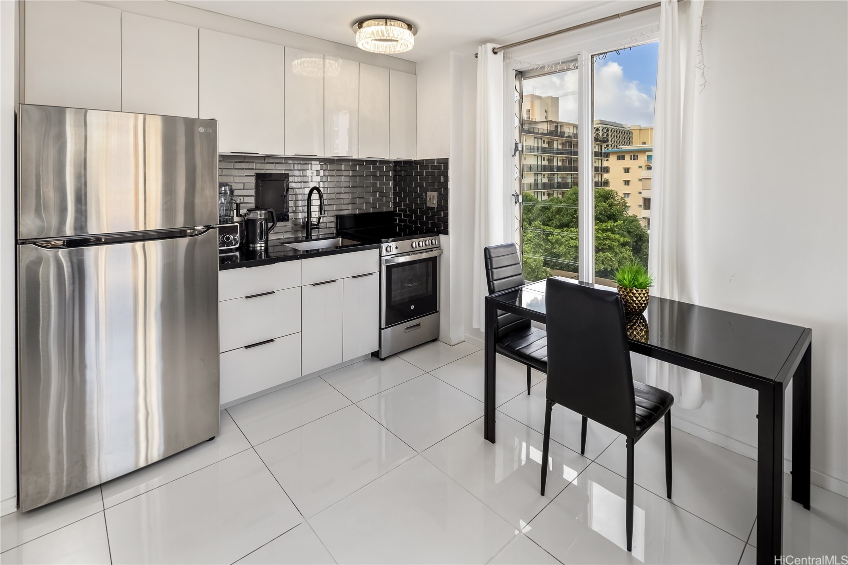 445 Kaiolu Street 704