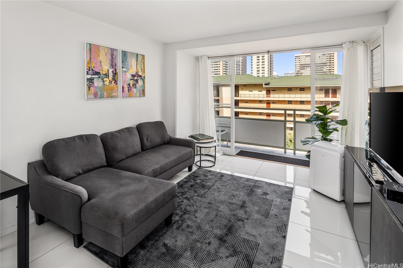 445 Kaiolu Street 704