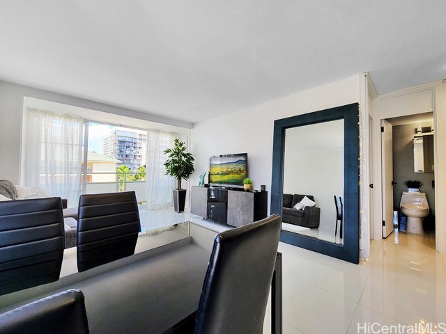 445 Kaiolu Street 704