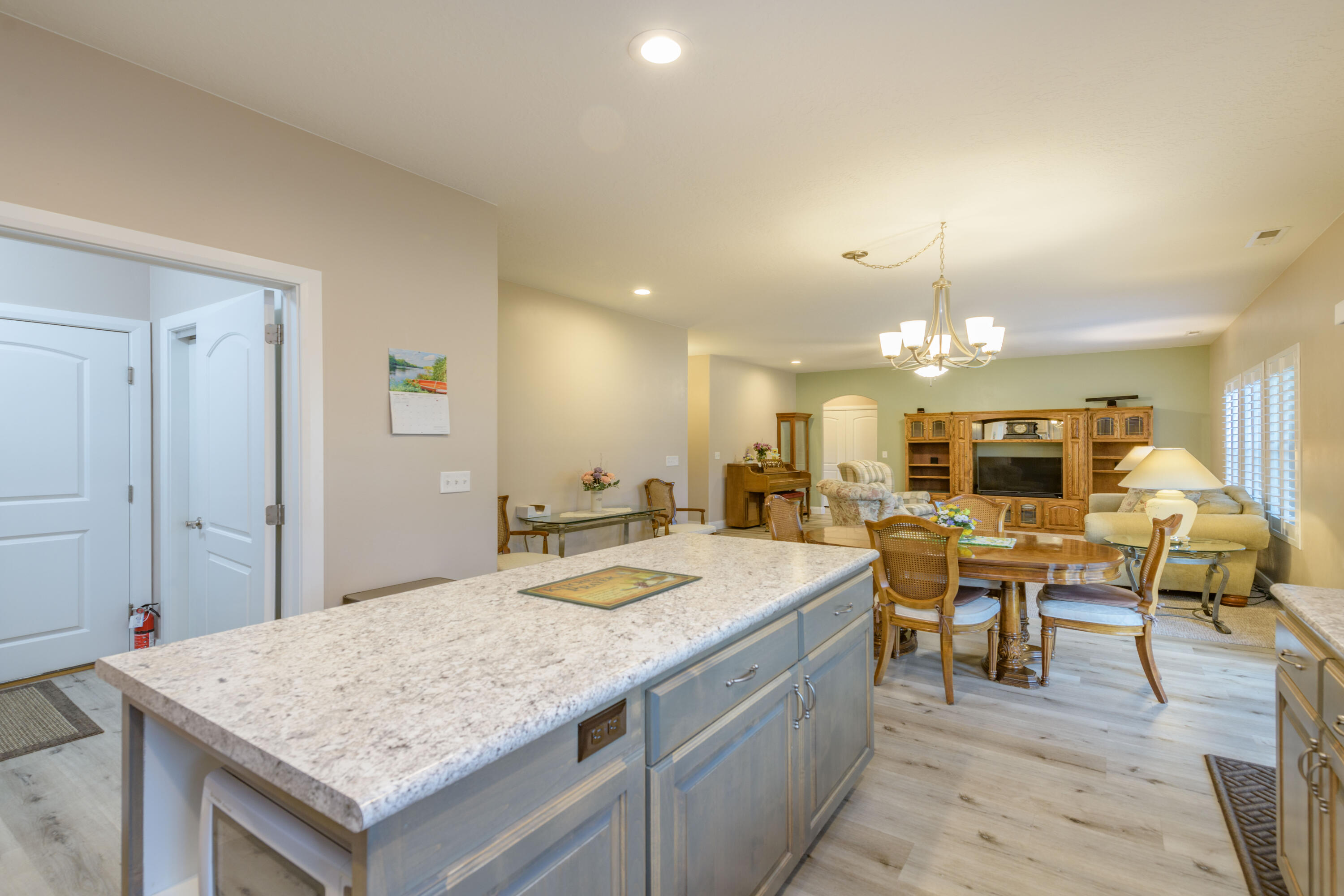 3898 N Driftwood LN