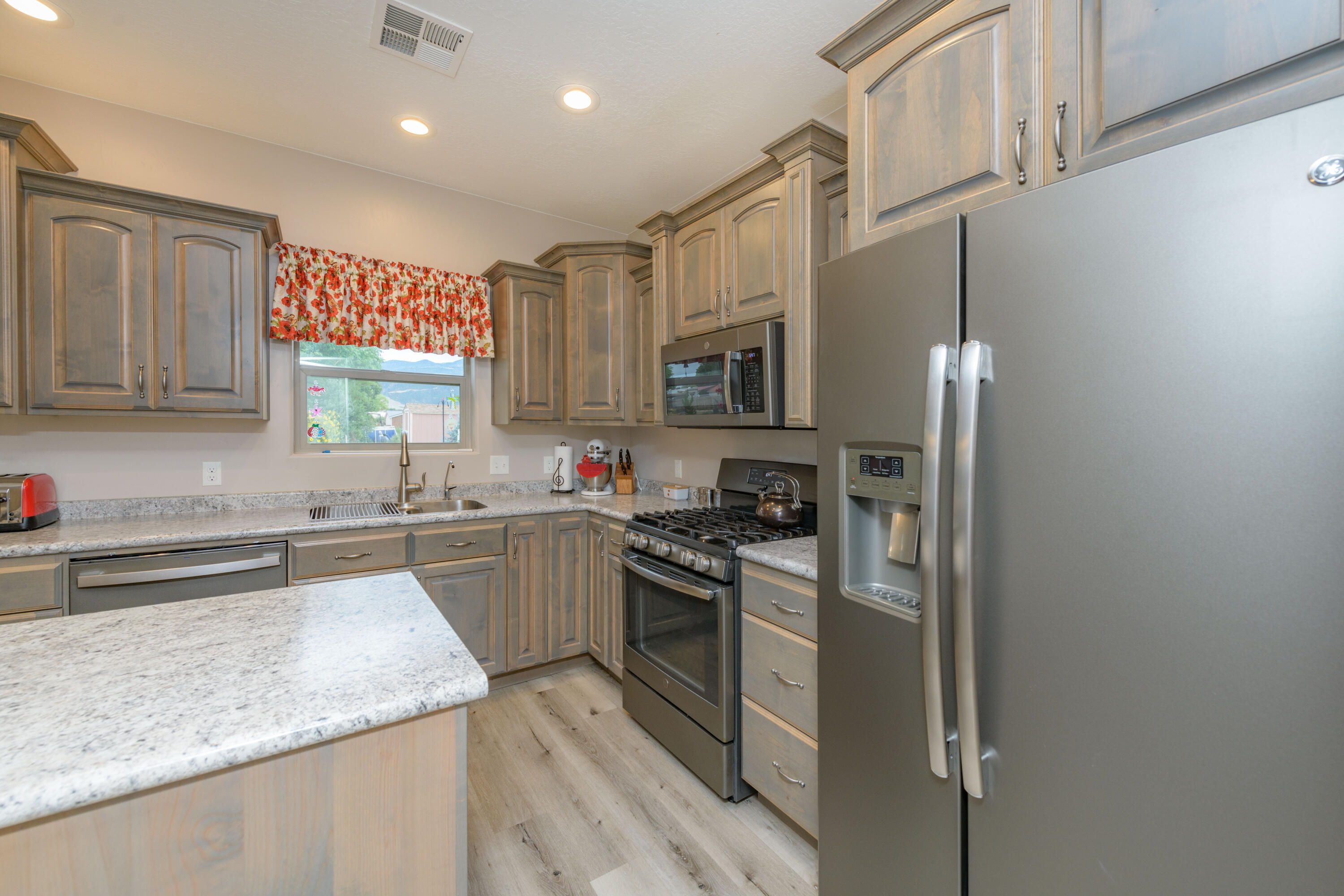 3898 N Driftwood LN