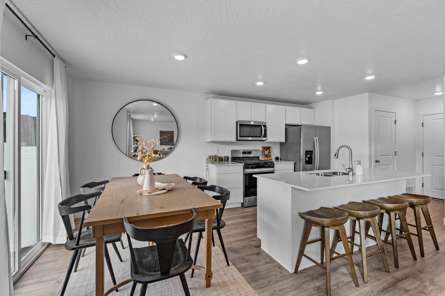 2919 W LaGrand ST, 1202