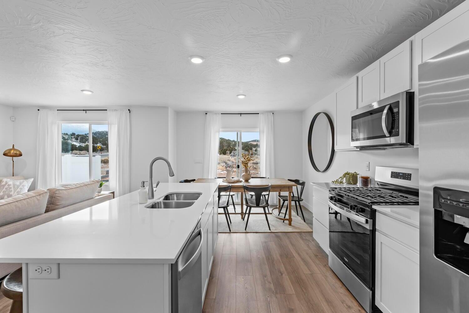 2919 W LaGrand ST, 1202