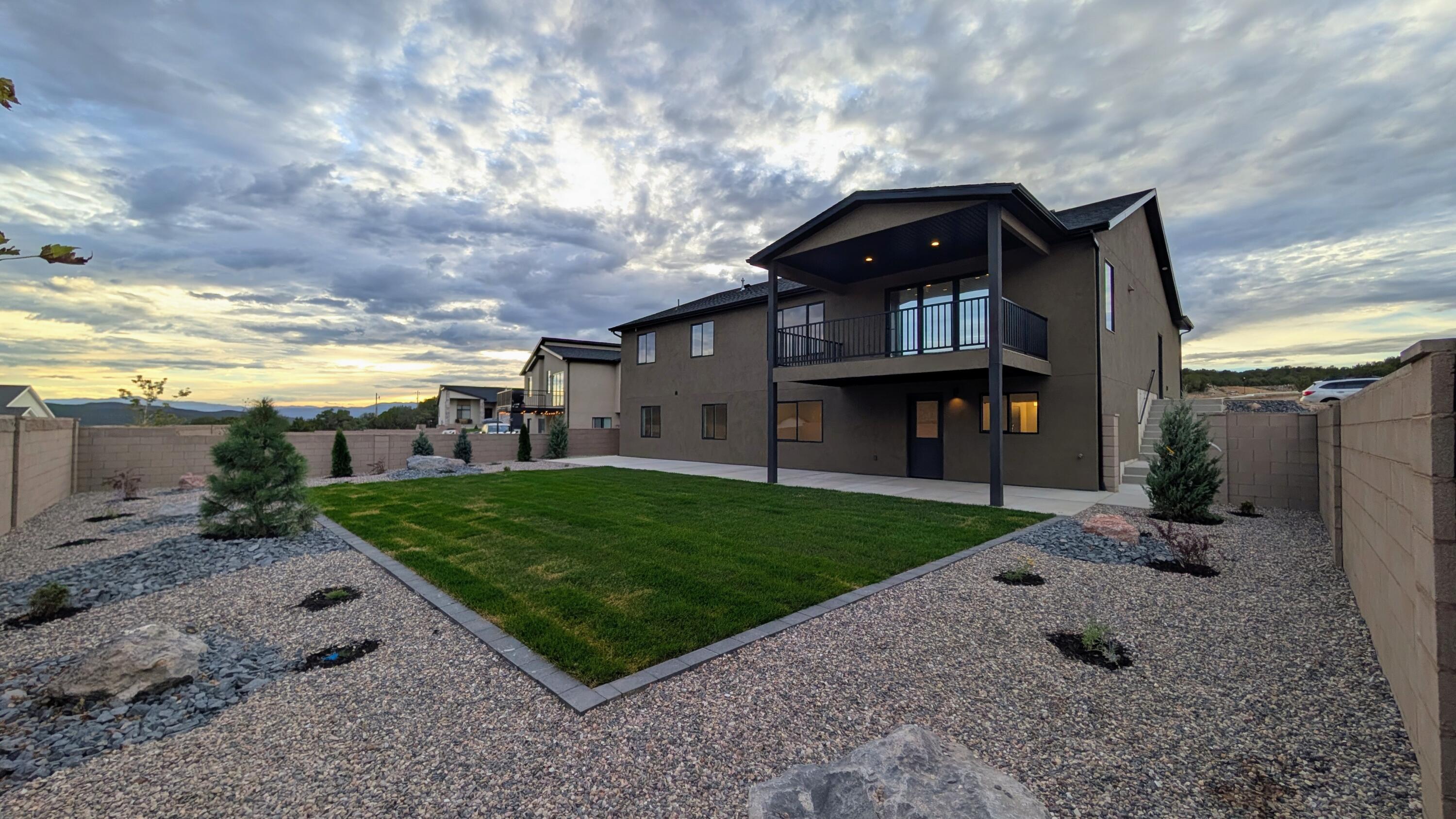 2531 W Scenic DR