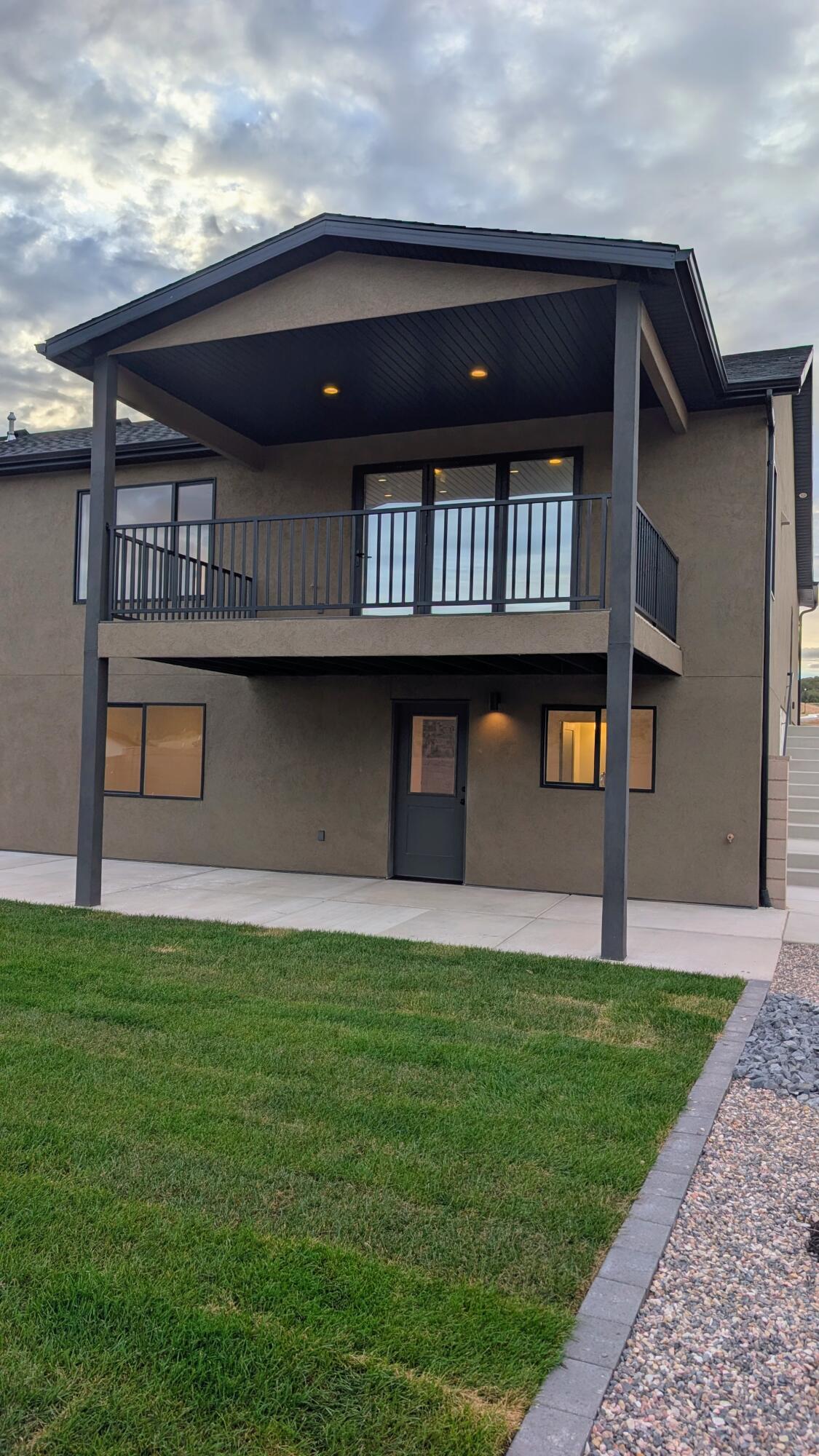 2531 W Scenic DR