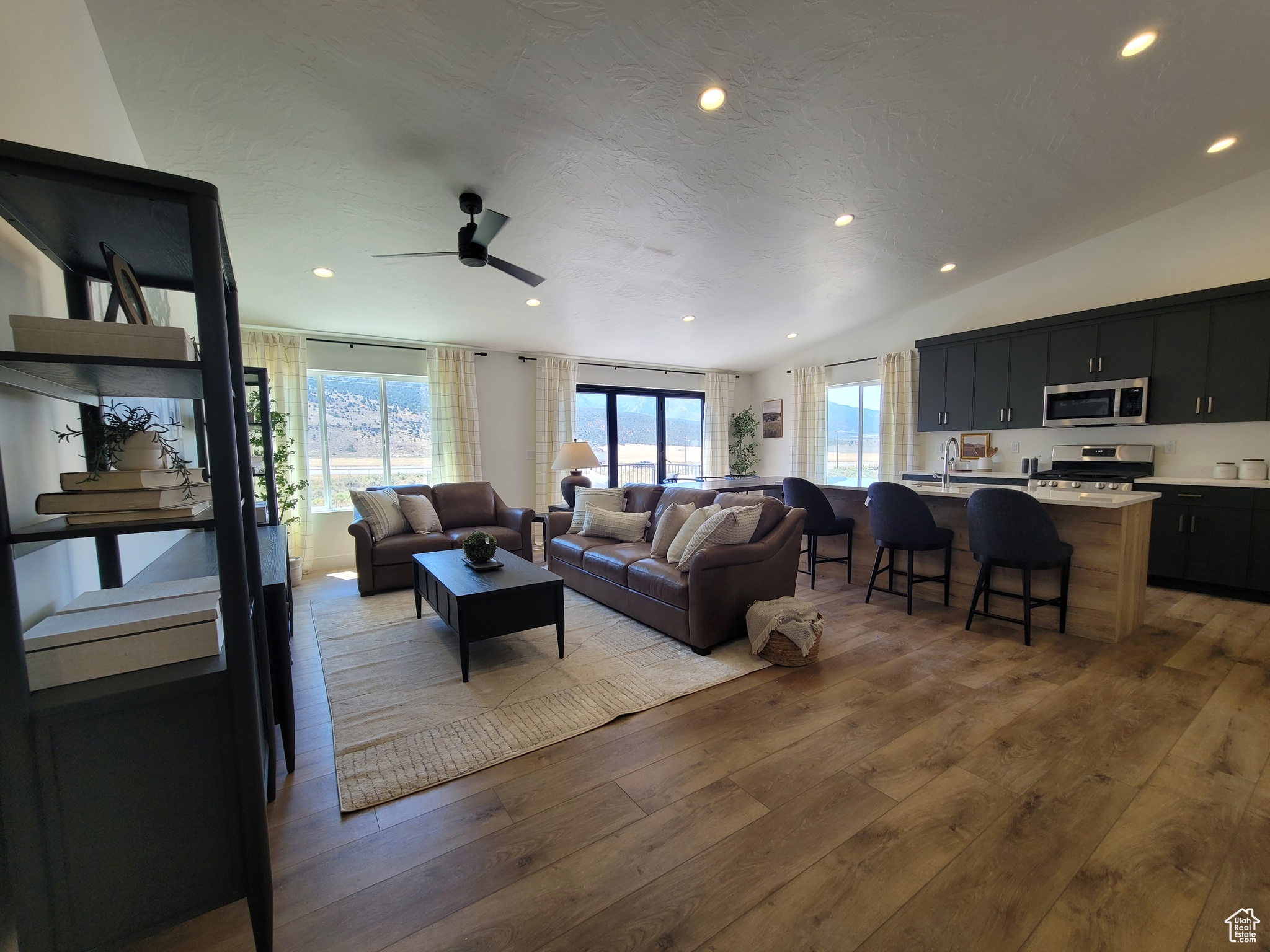 2529 W BLACK SAGE DR