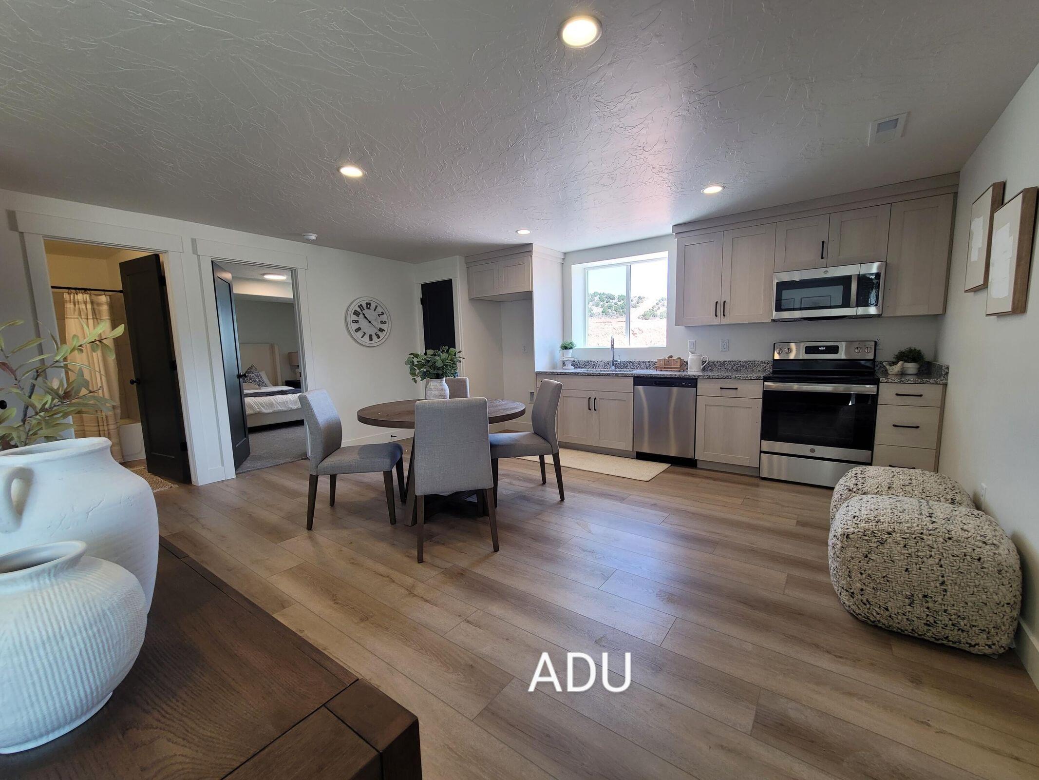 2493 W Scenic DR