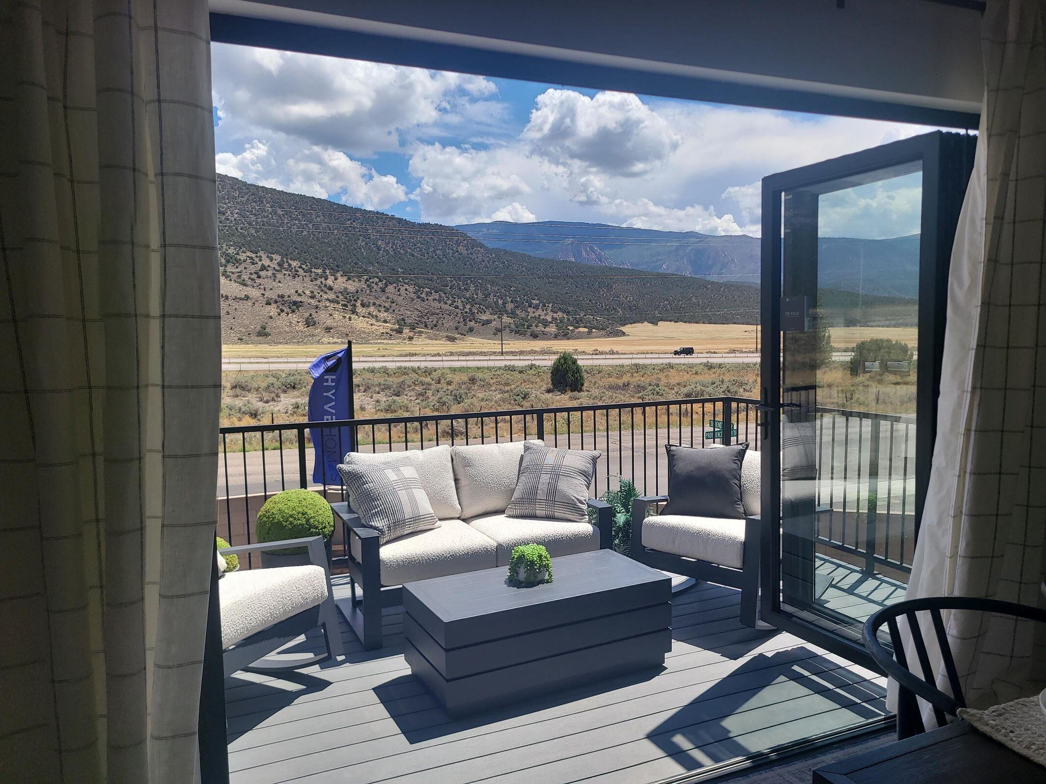 2493 W Scenic DR