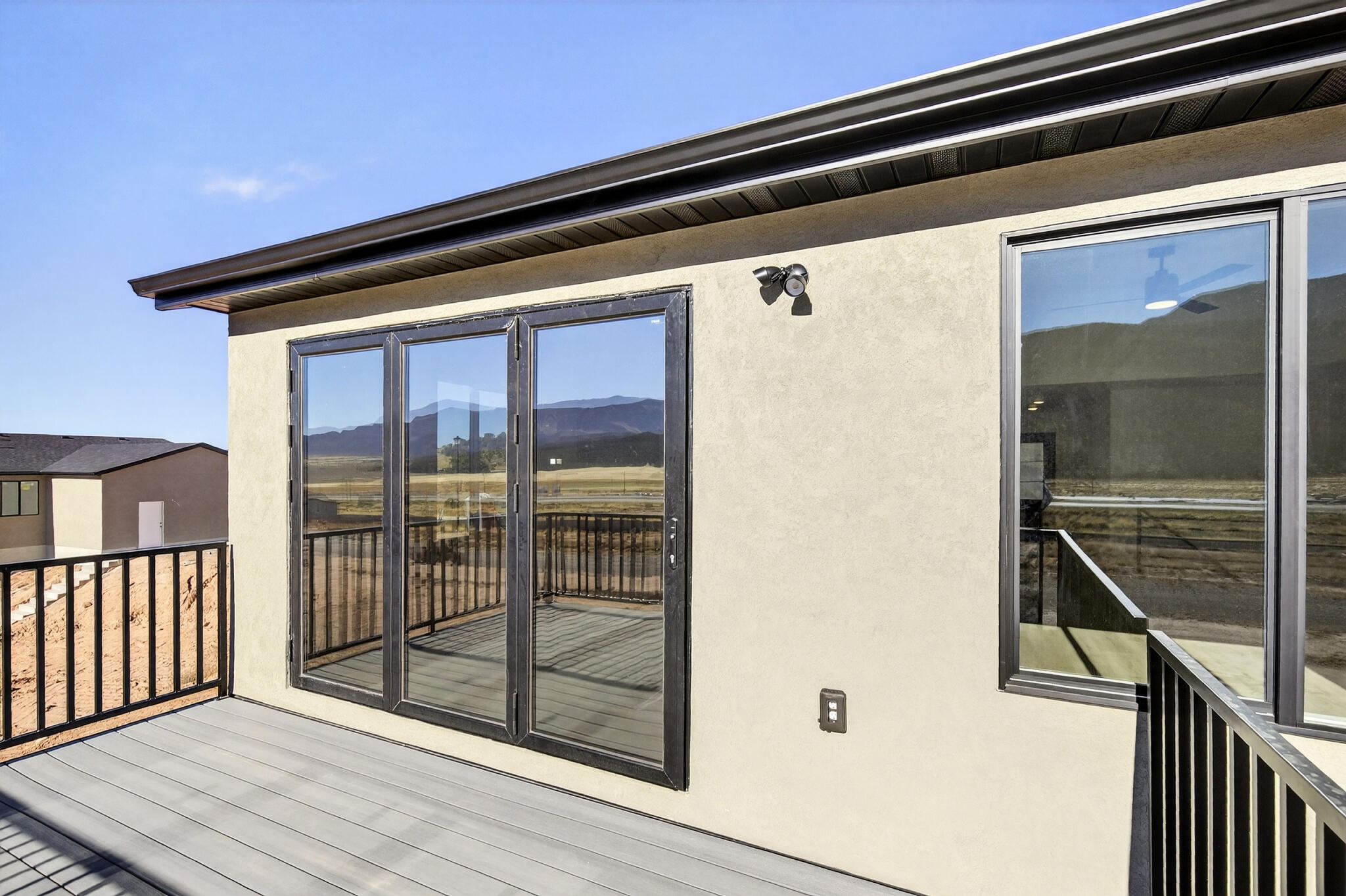 2493 W Scenic DR