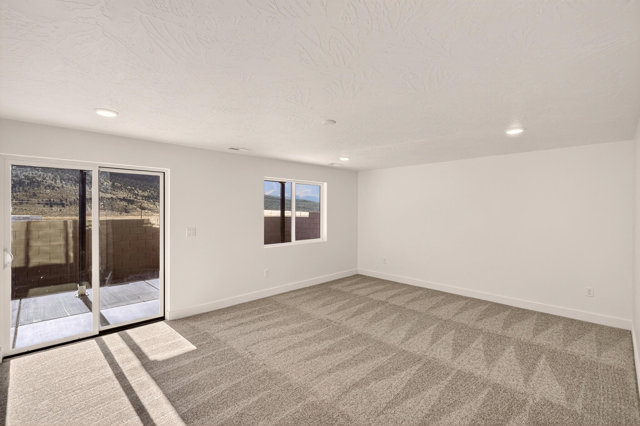 2493 W Scenic DR