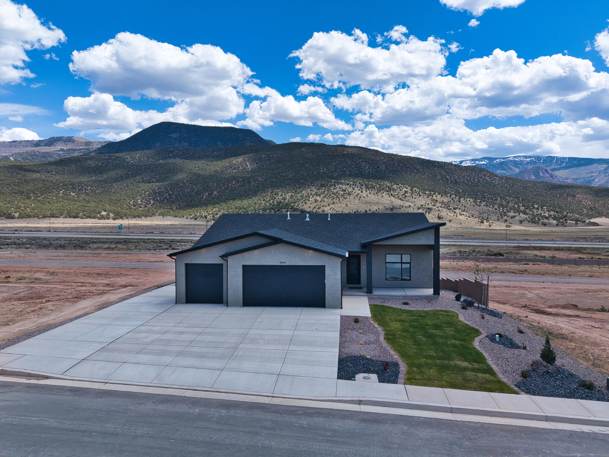2493 W Scenic DR