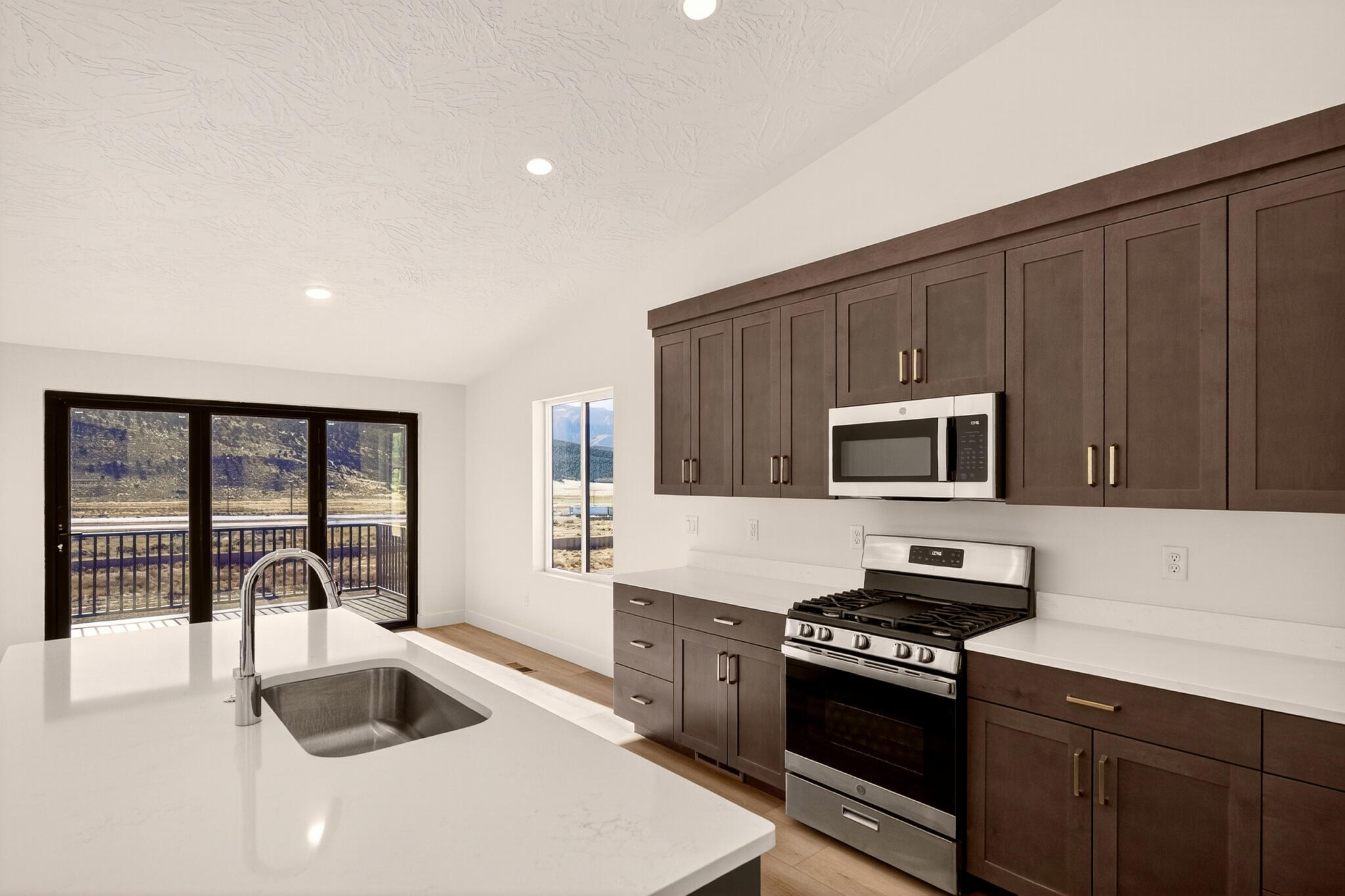 2493 W Scenic DR