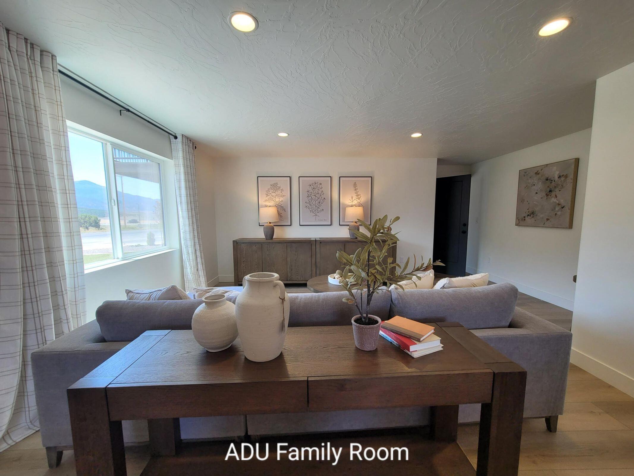 2493 W Scenic DR
