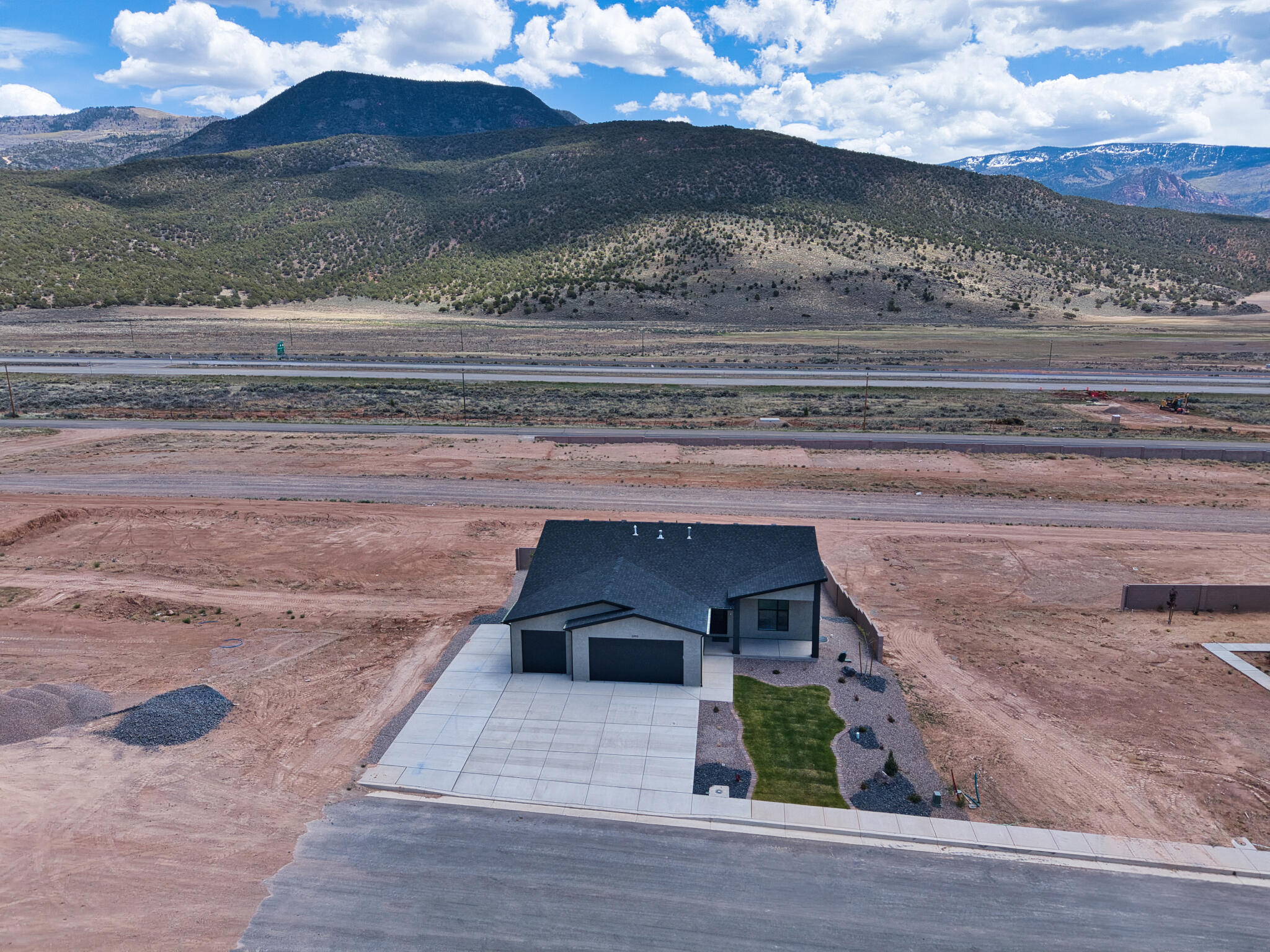 2493 W Scenic DR