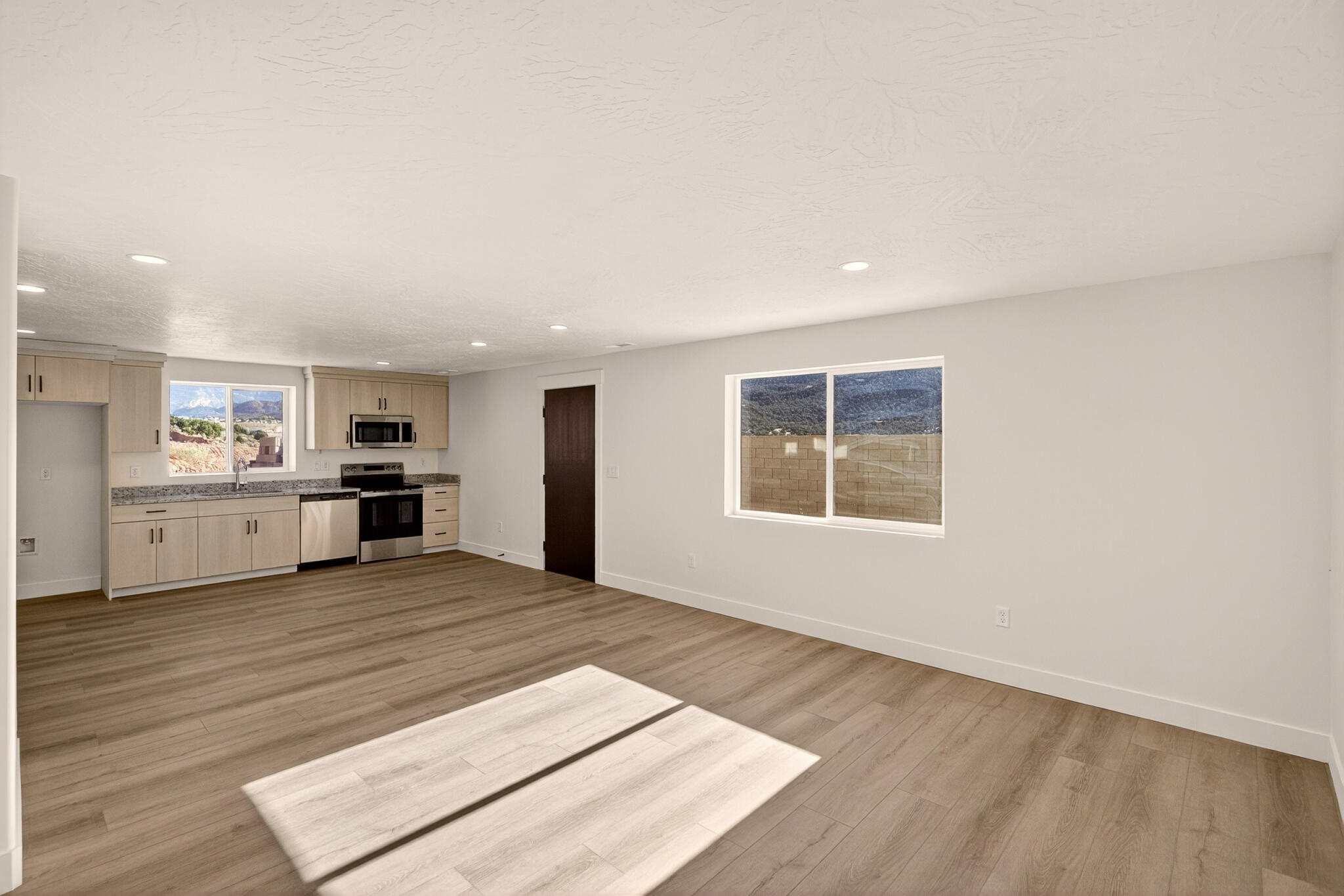 2493 W Scenic DR