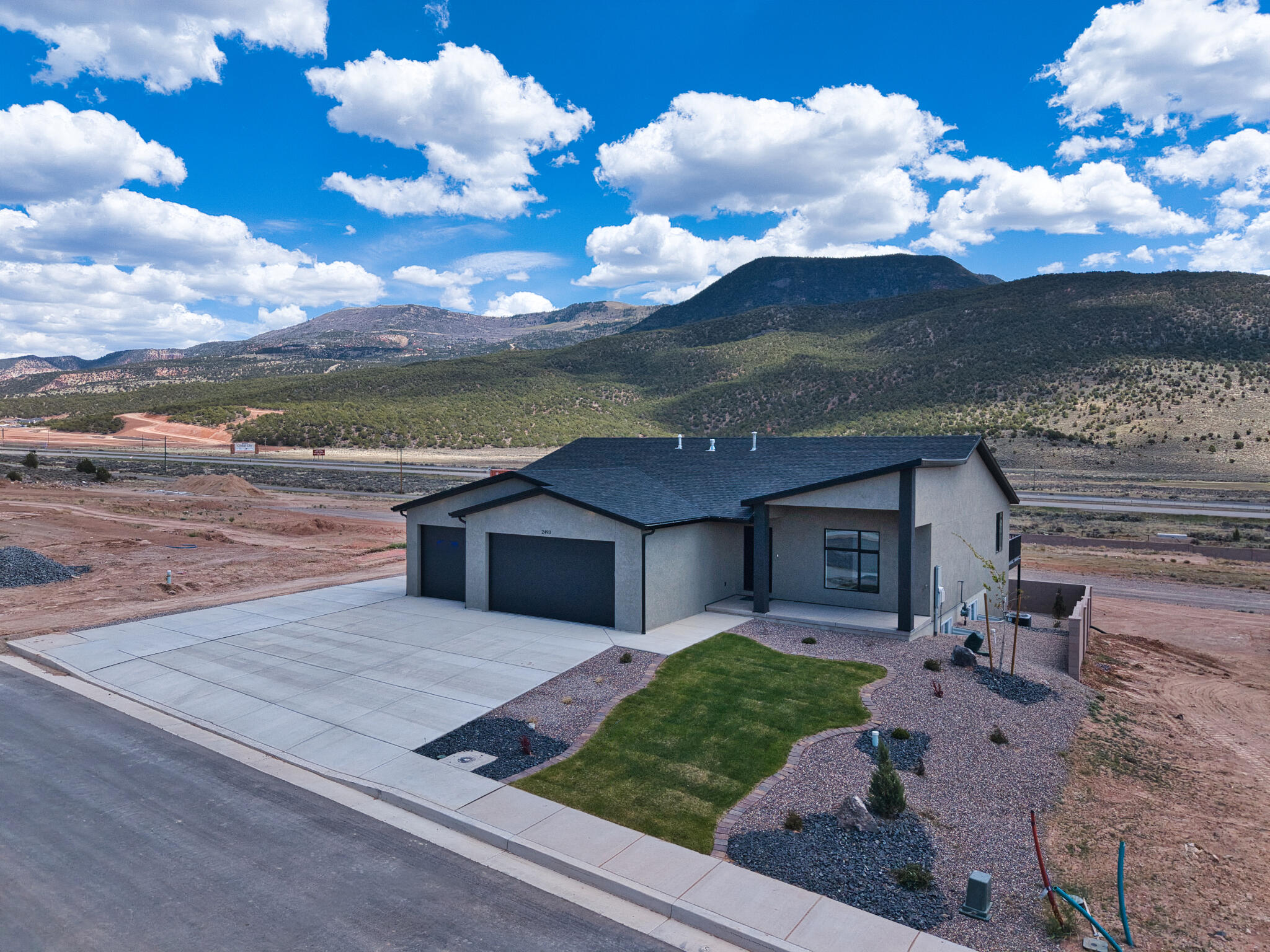 2493 W Scenic DR