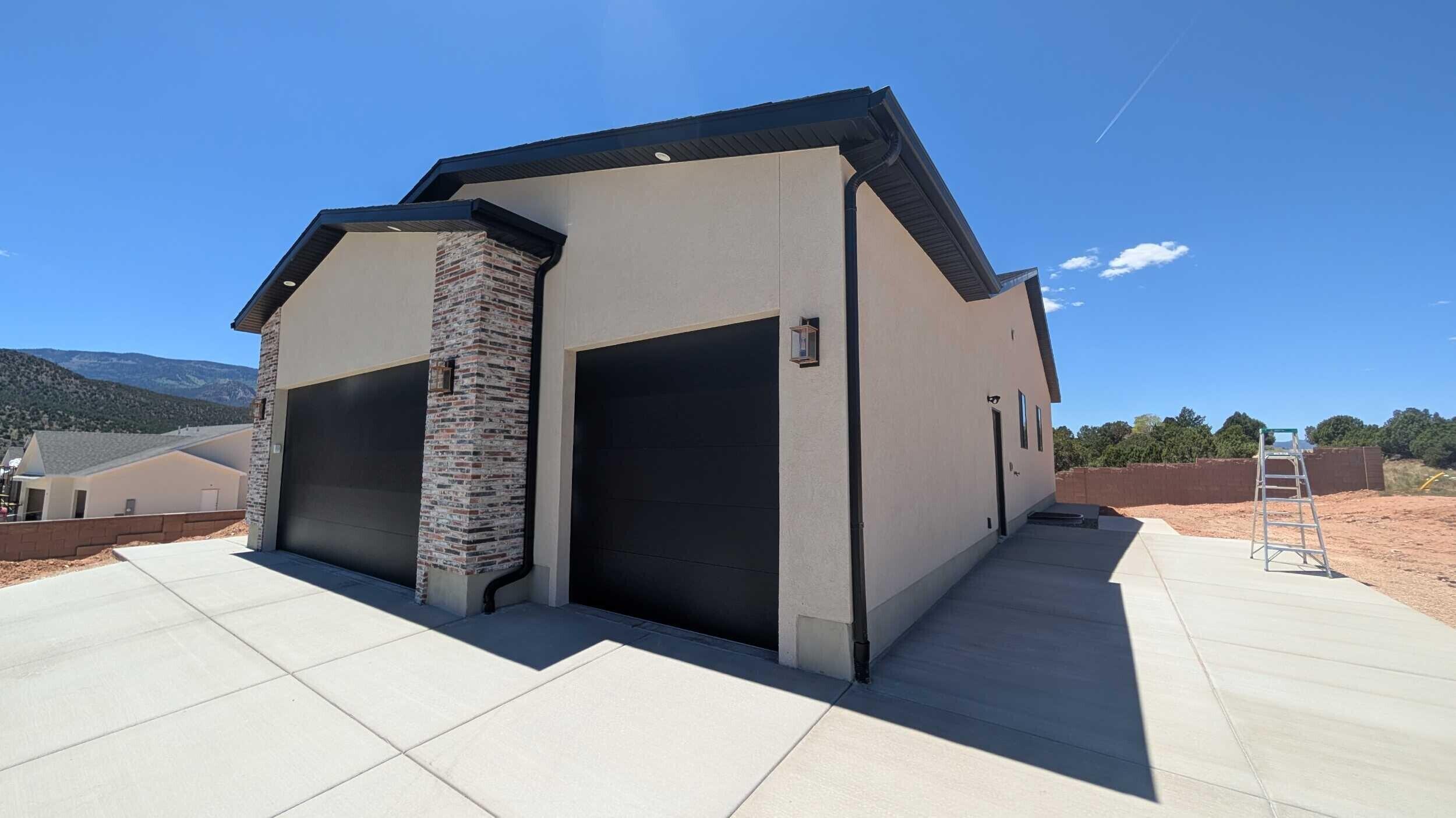 2082 S Serenity DR