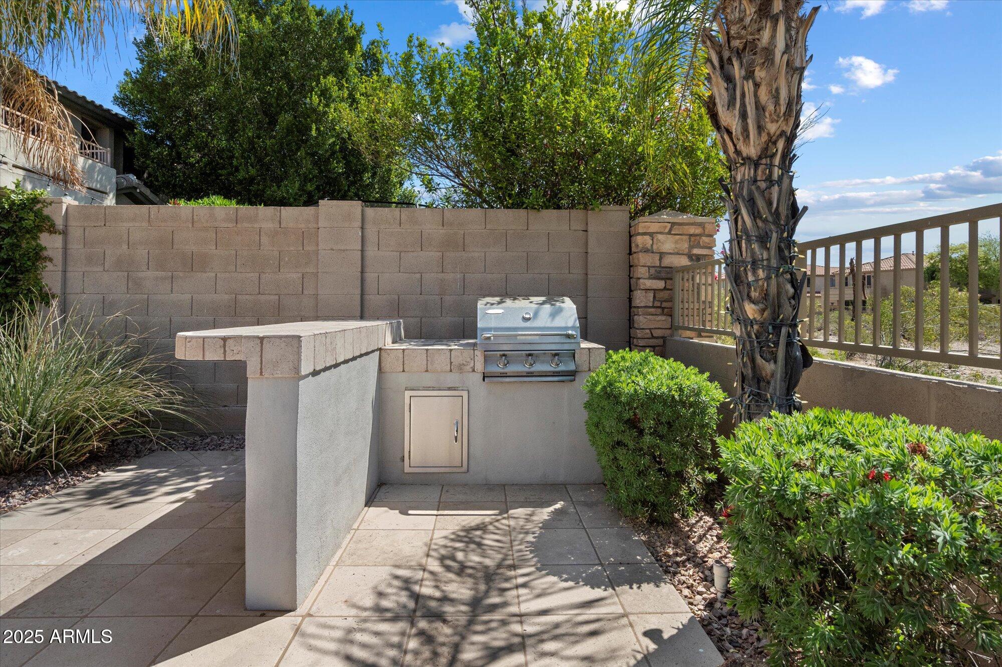 9843 E ACACIA Drive