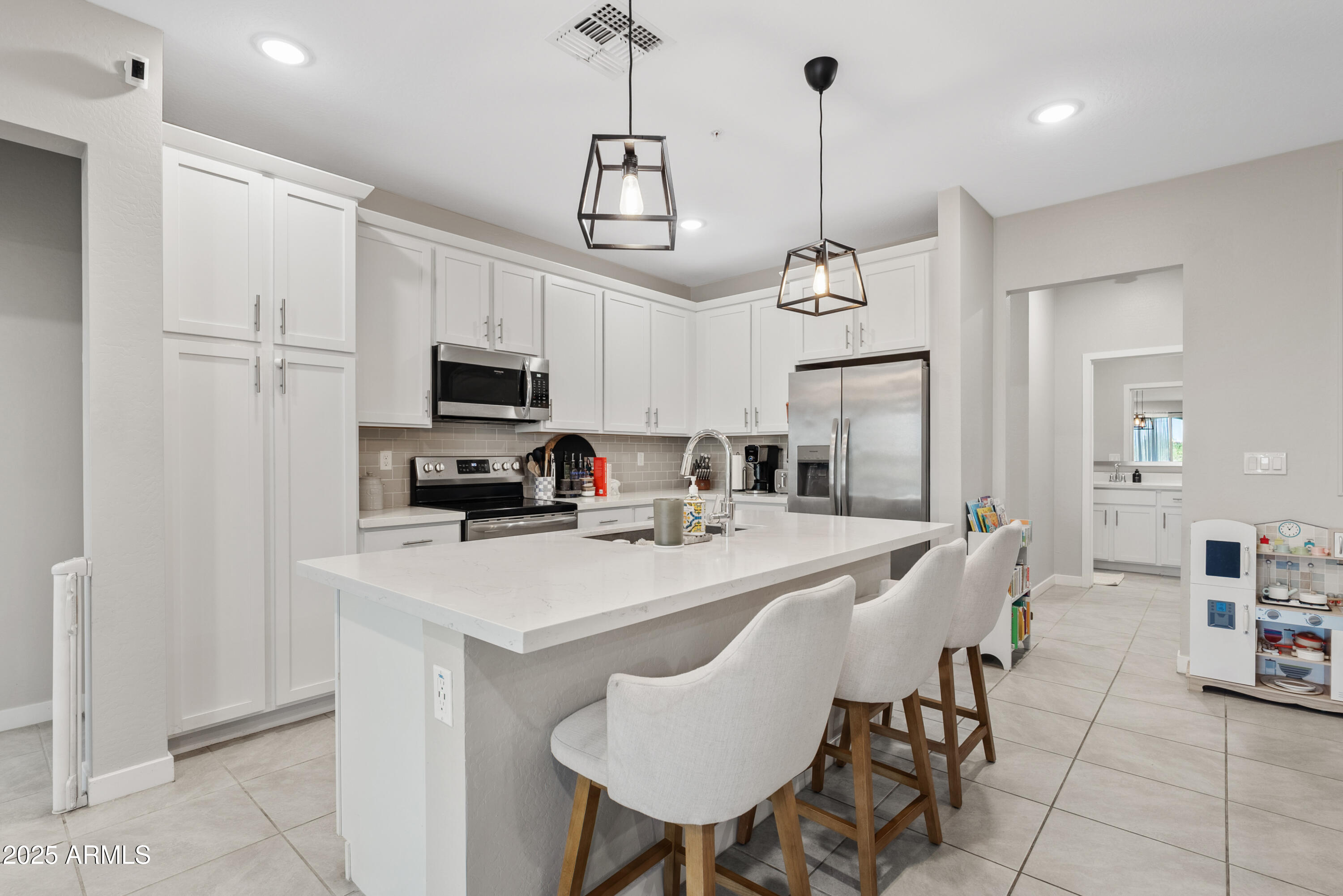 155 N LAKEVIEW Boulevard, 206