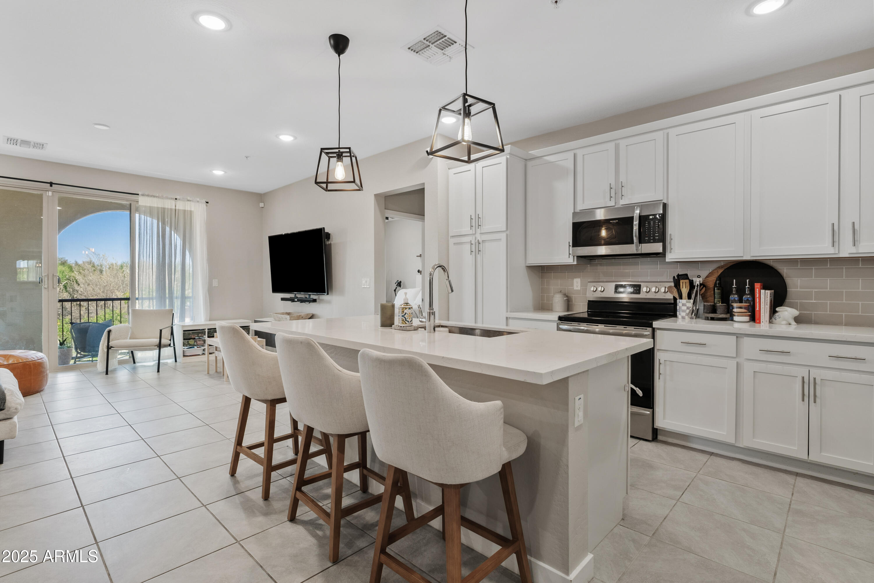 155 N LAKEVIEW Boulevard, 206