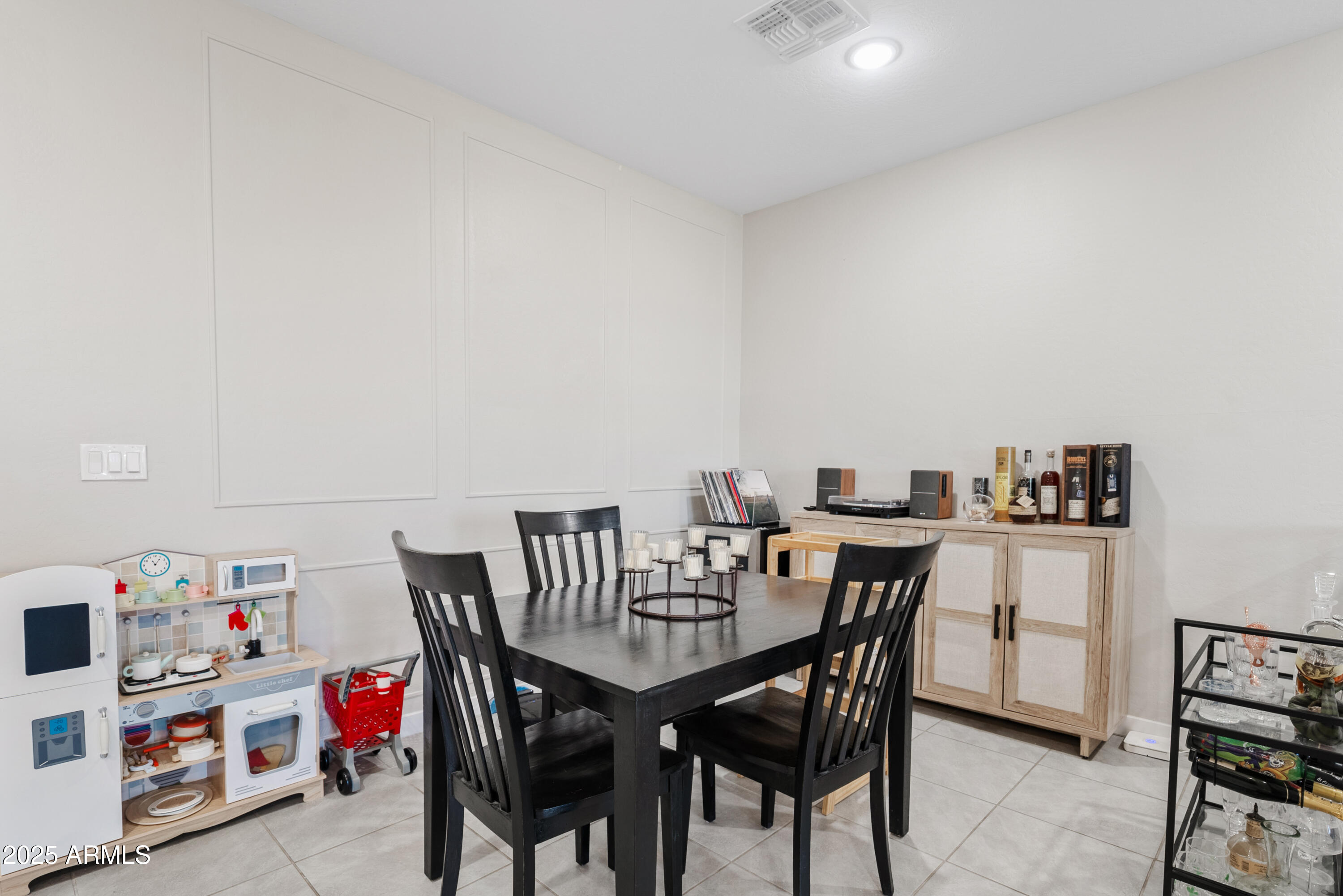 155 N LAKEVIEW Boulevard, 206