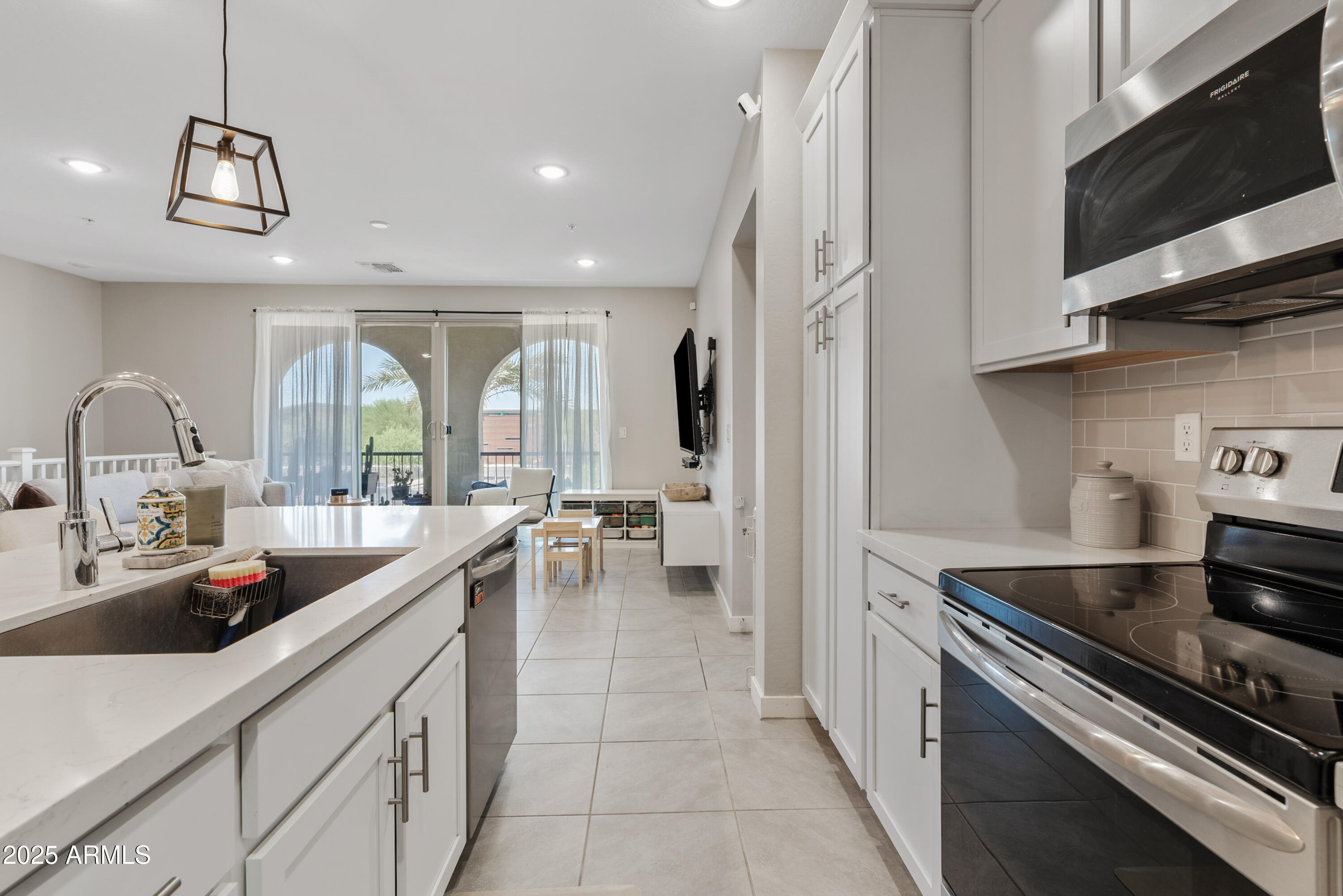 155 N LAKEVIEW Boulevard, 206