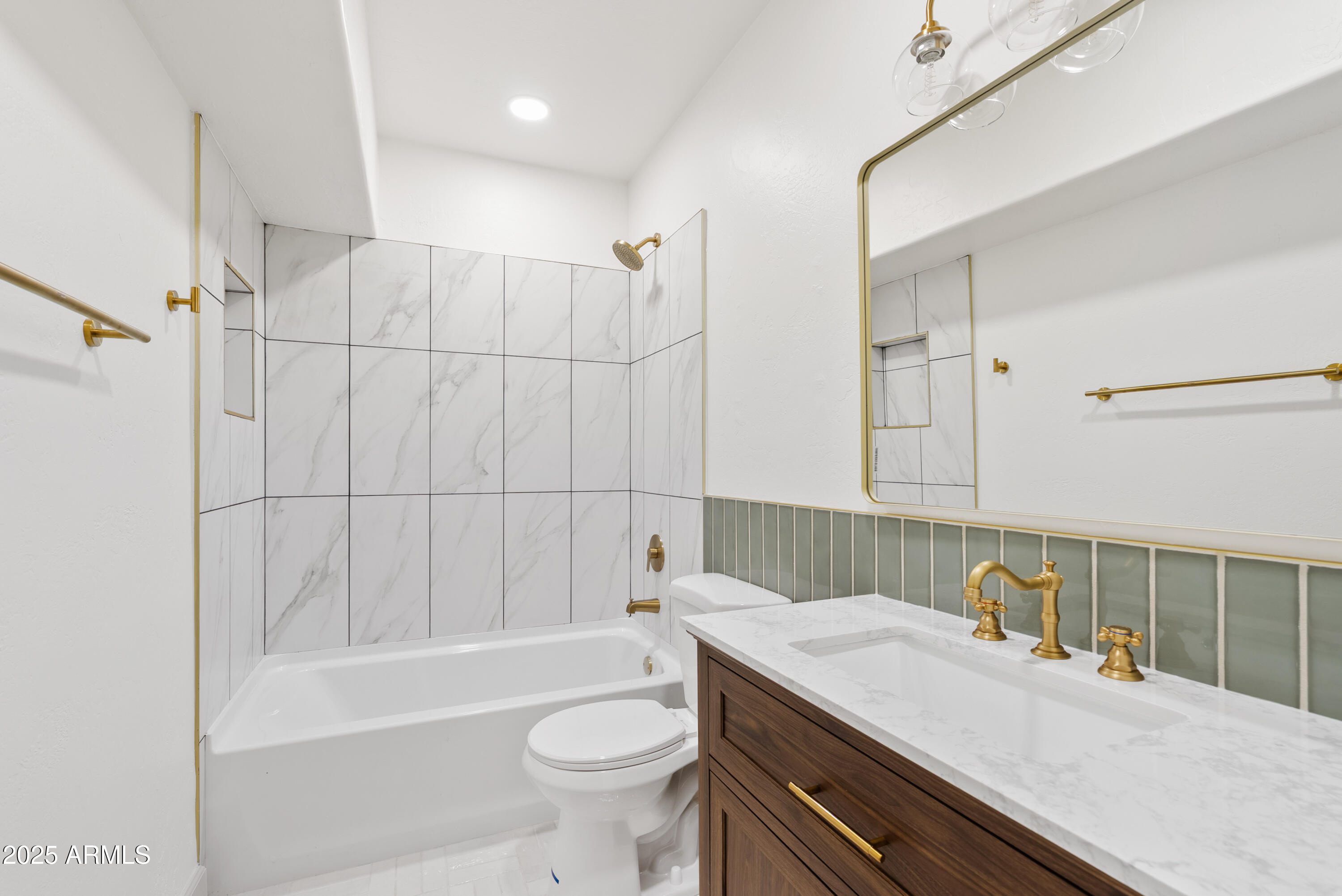 610 E SAN JUAN Avenue