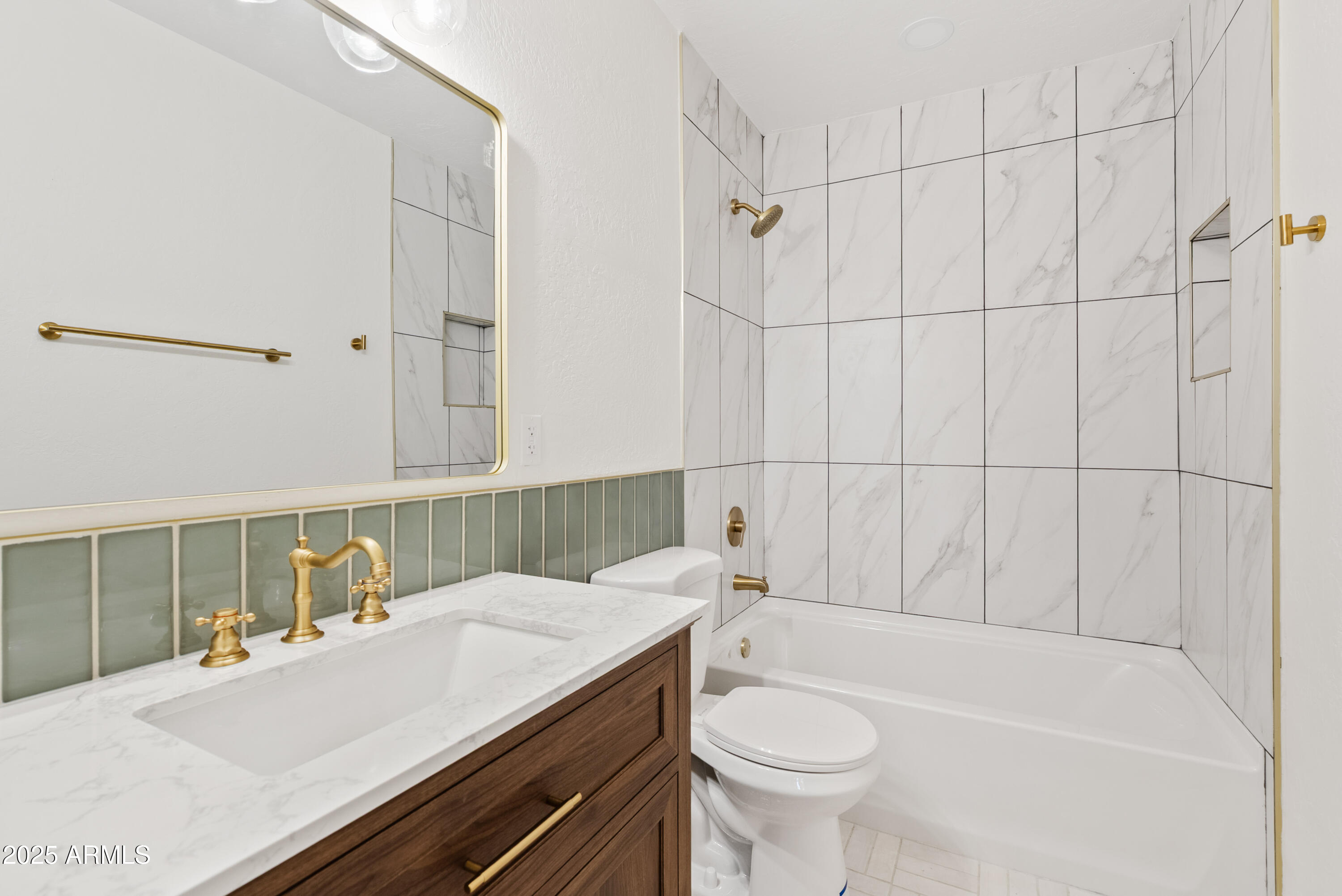 610 E SAN JUAN Avenue