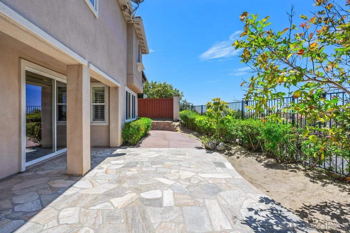 1079 Vista Pointe Blvd