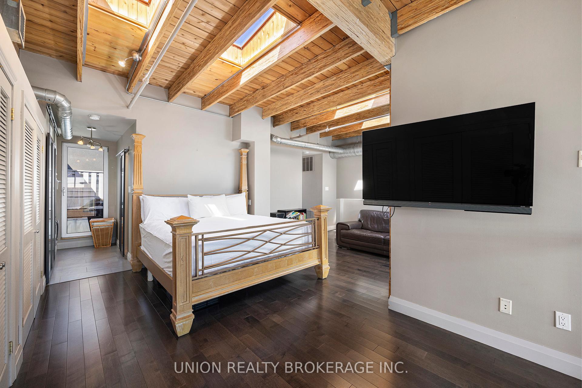 #303 - 1852 Queen Street, Toronto Unit: 303