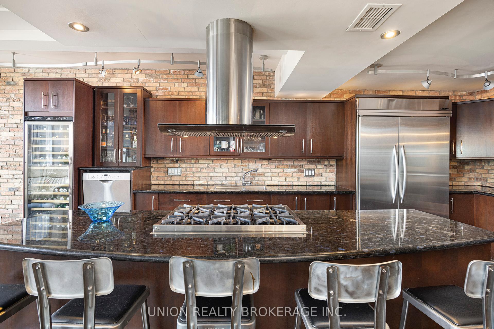 #303 - 1852 Queen Street, Toronto Unit: 303