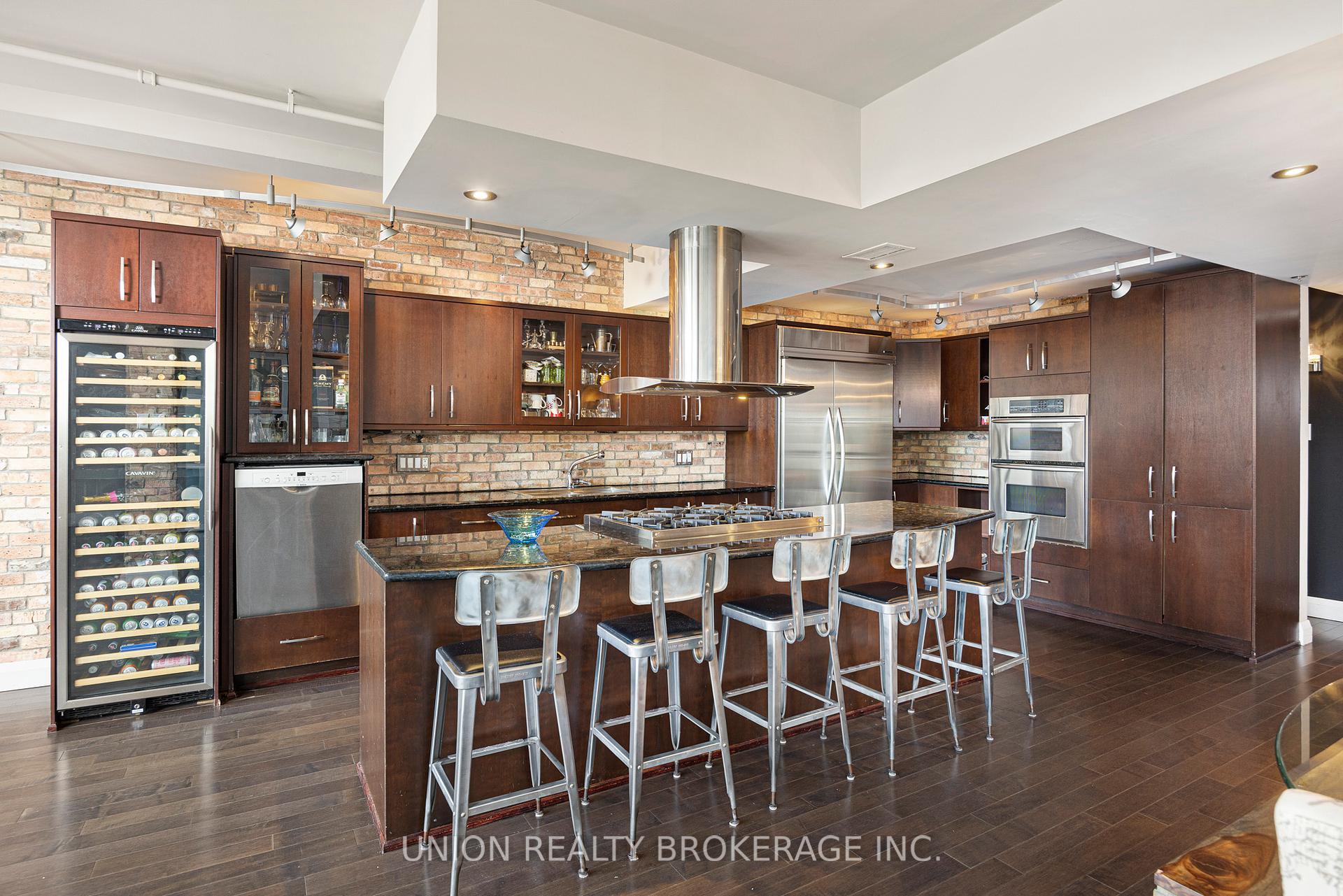 #303 - 1852 Queen Street, Toronto Unit: 303