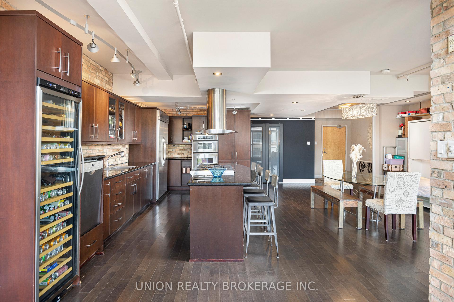 #303 - 1852 Queen Street, Toronto Unit: 303