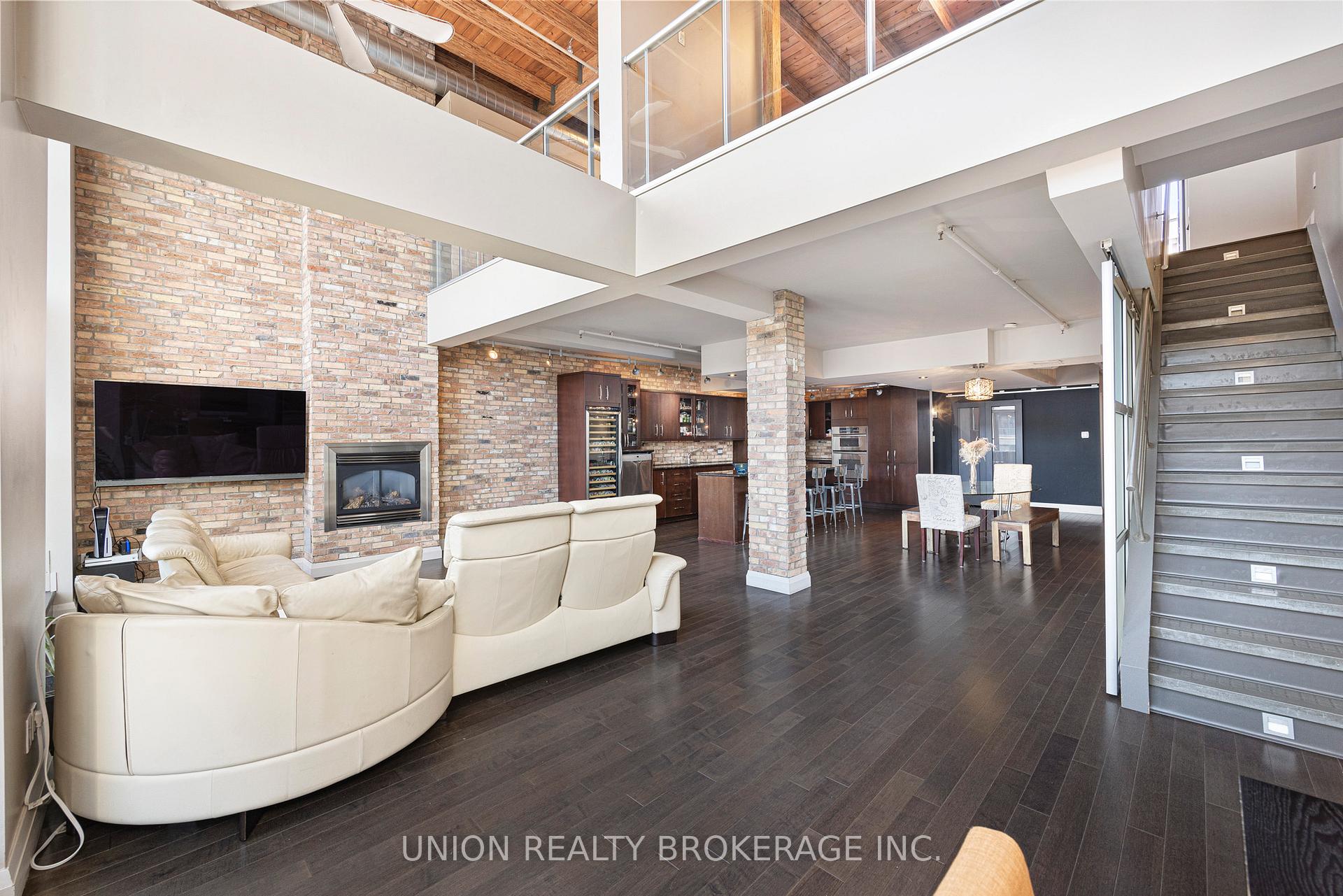 #303 - 1852 Queen Street, Toronto Unit: 303
