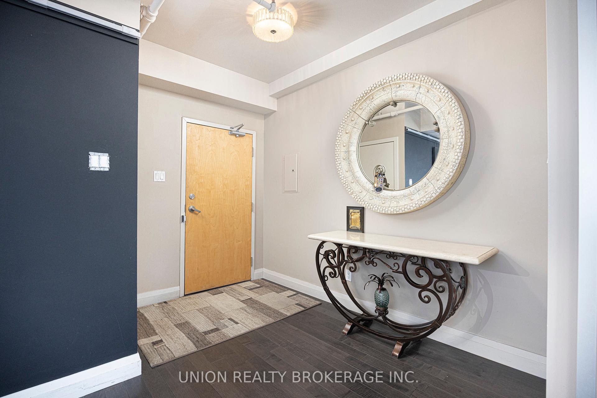 #303 - 1852 Queen Street, Toronto Unit: 303