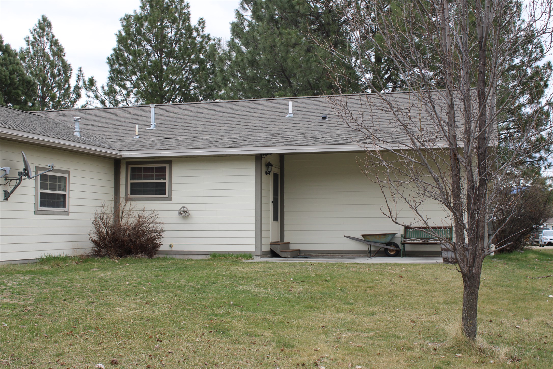 3950 & 3952 Houk Way