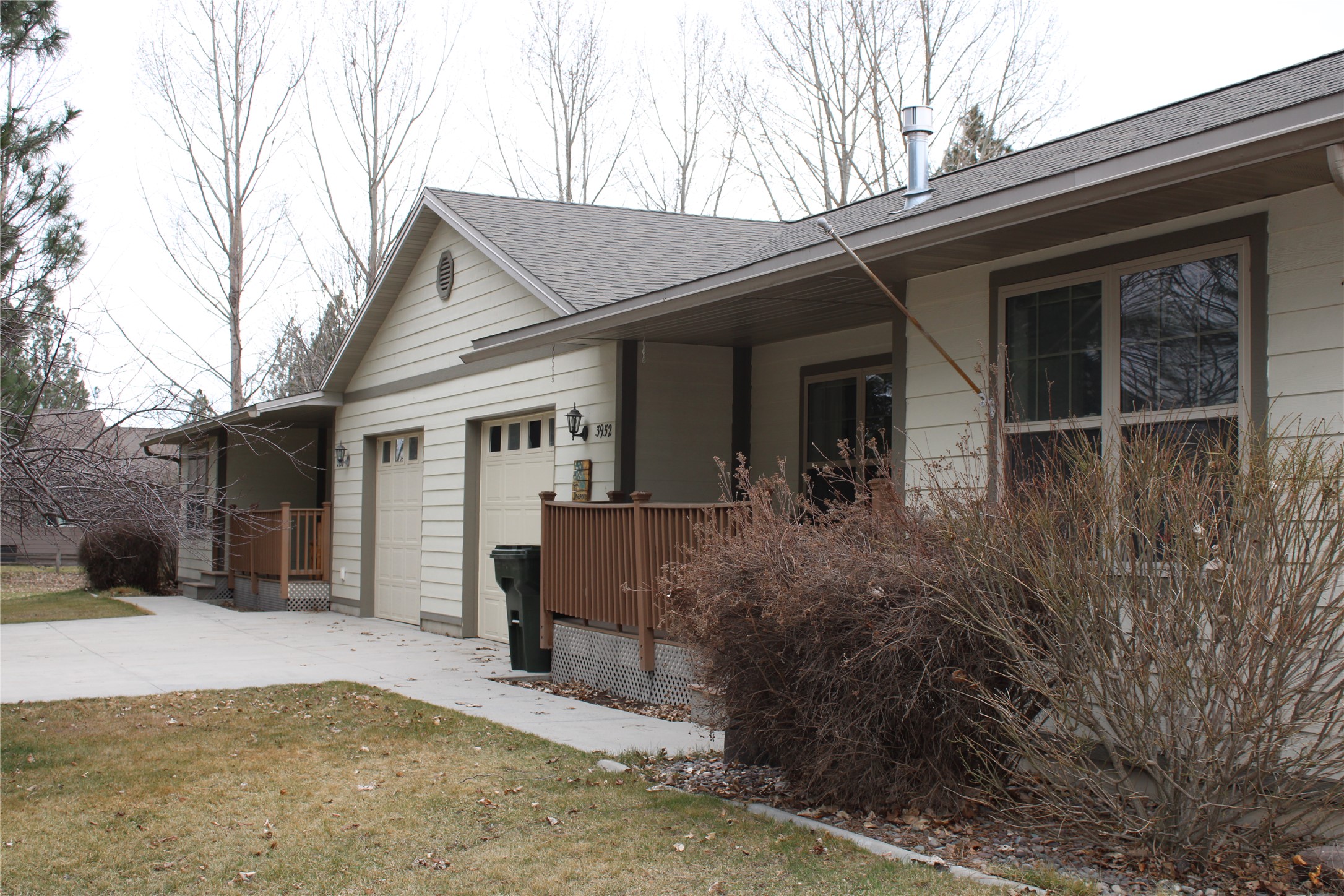 3950 & 3952 Houk Way