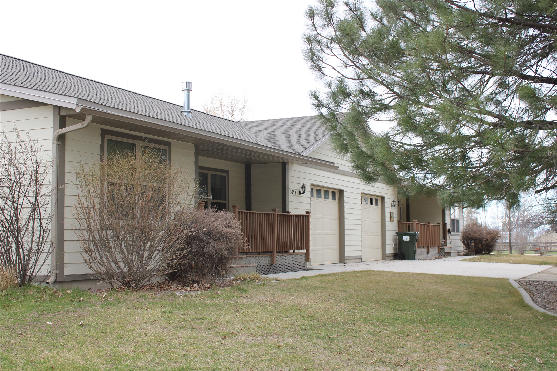 3950 & 3952 Houk Way