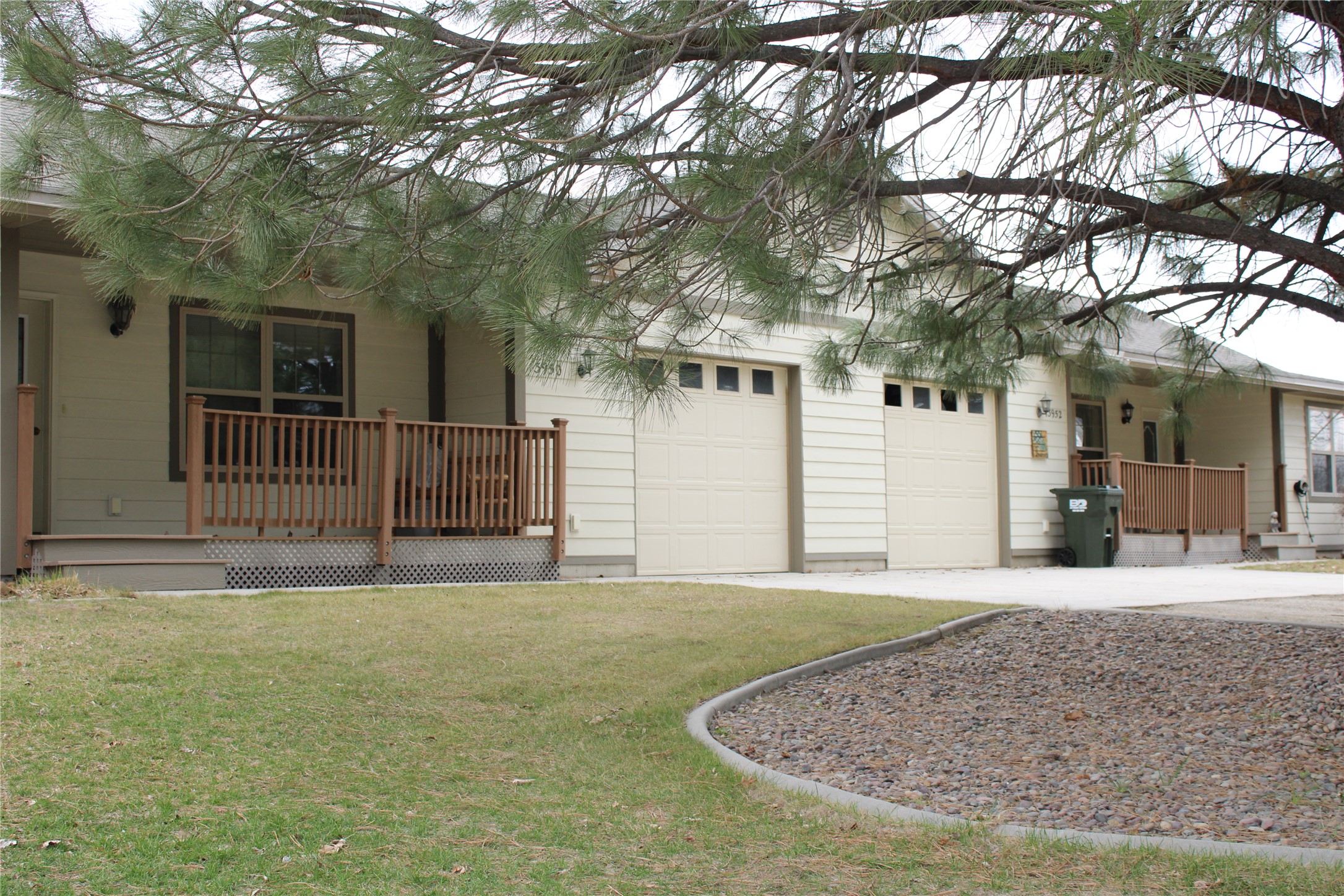 3950 & 3952 Houk Way