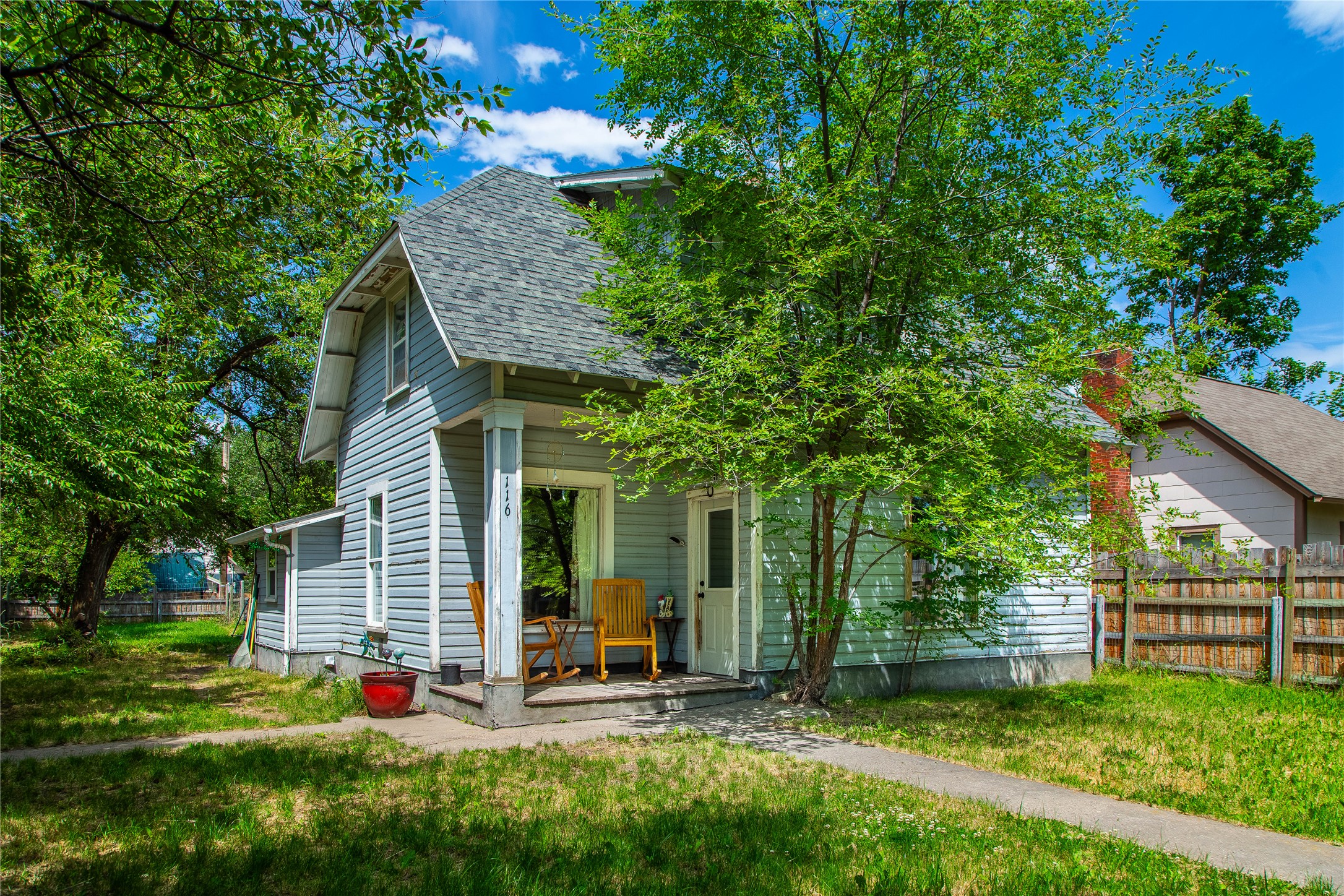 116 6th Avenue W
