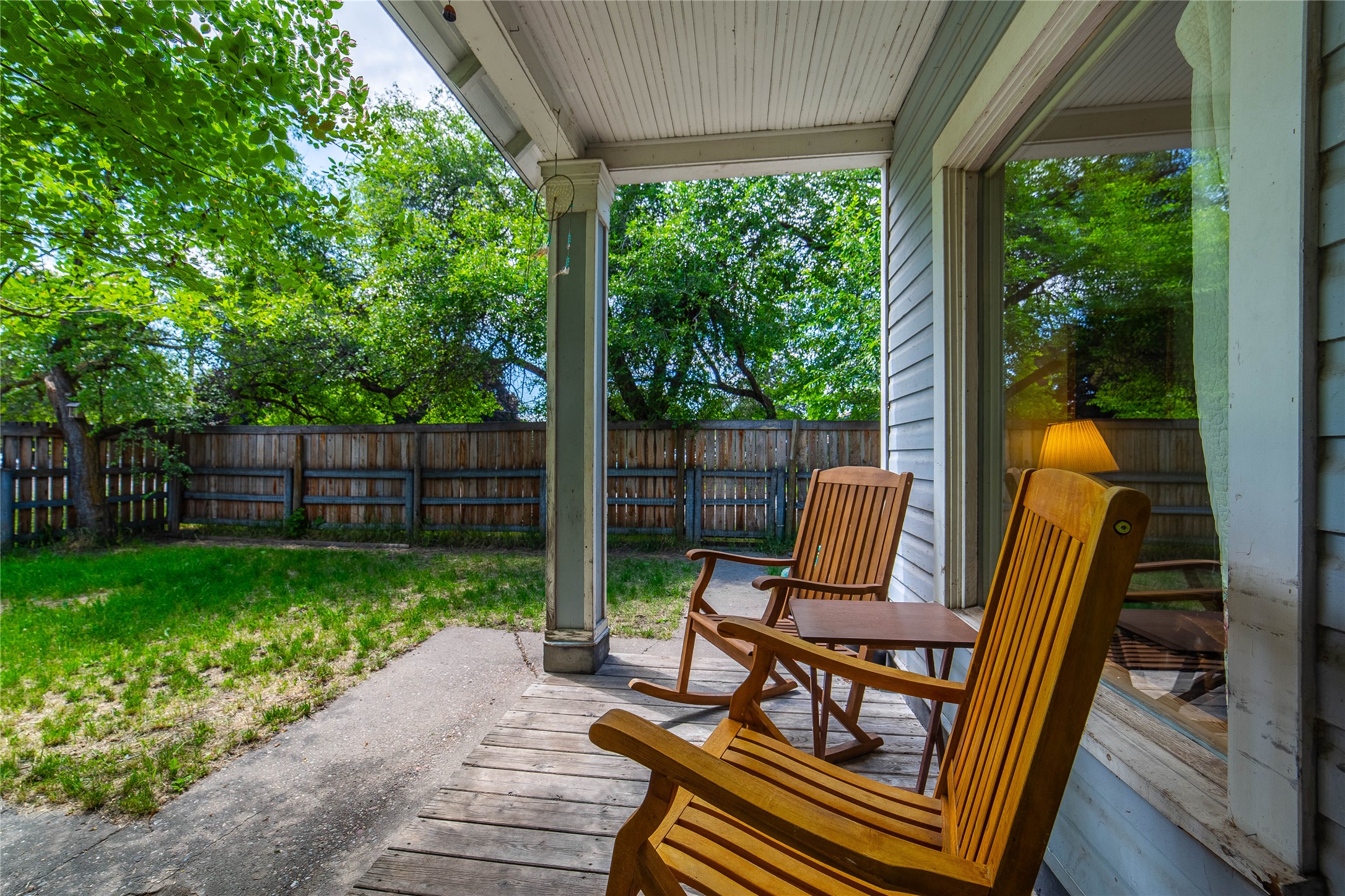 116 6th Avenue W